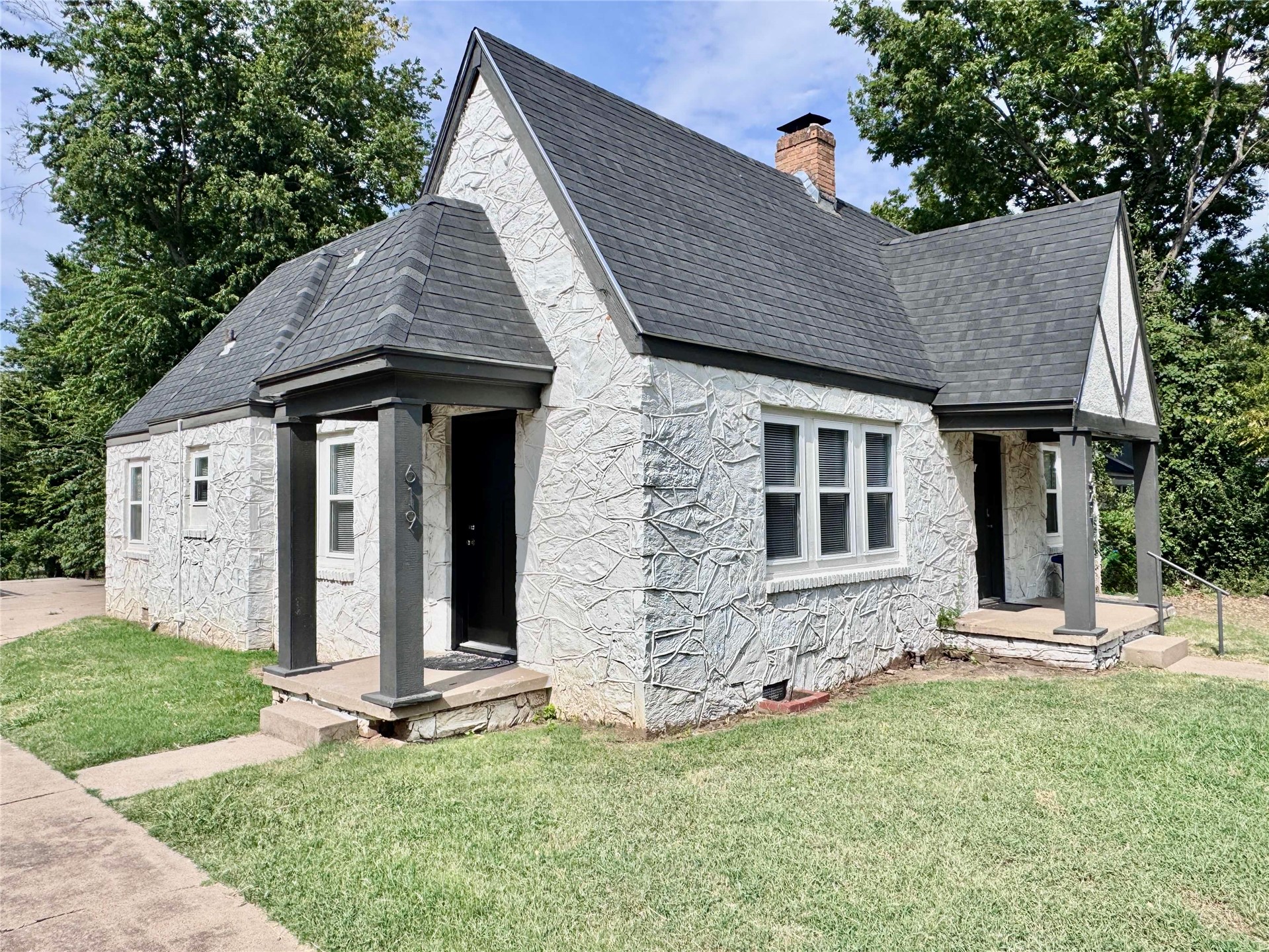 621 E Xyler Street Property Photo 1