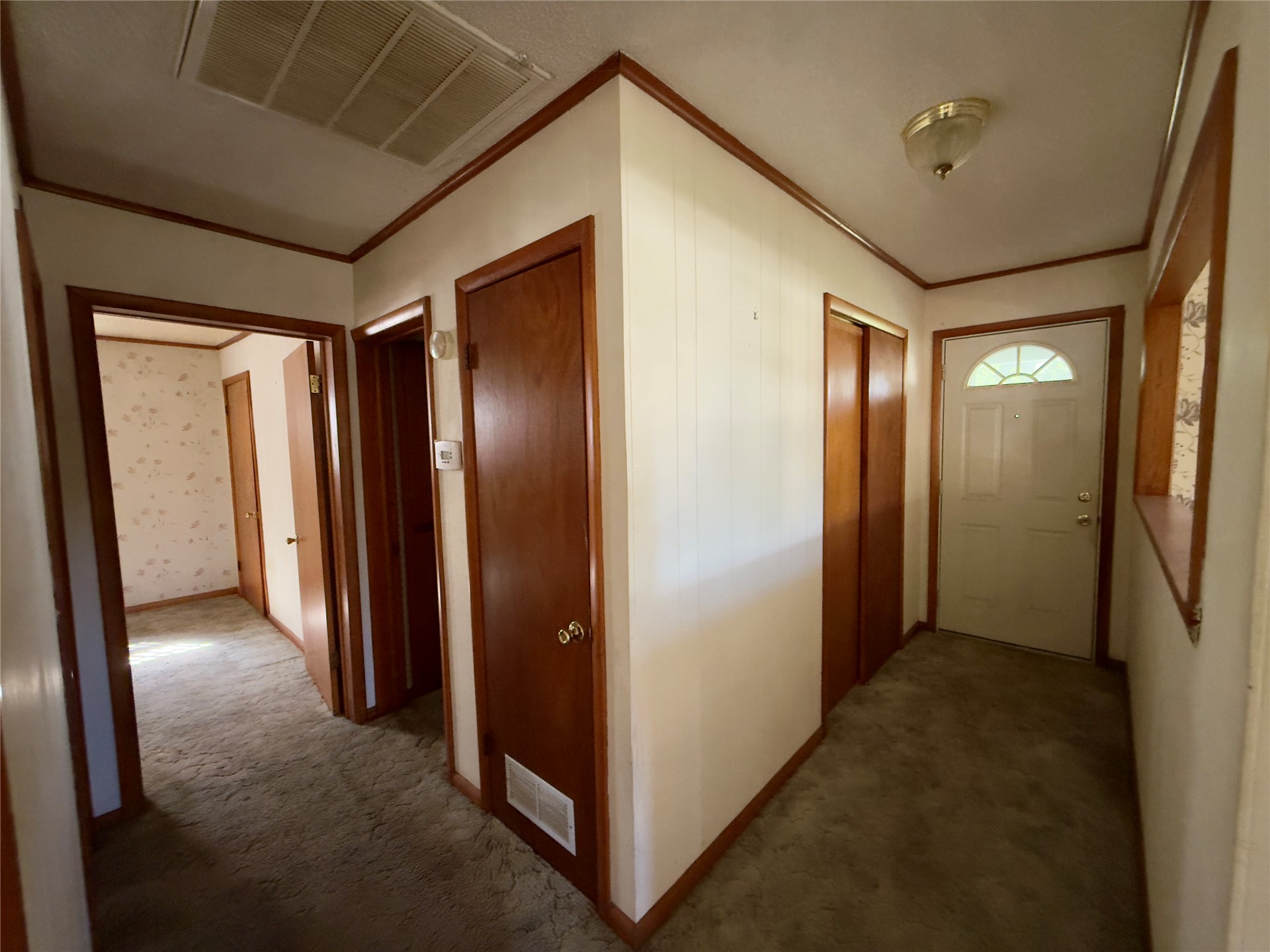 203 W 3rd Street Property Photo 9