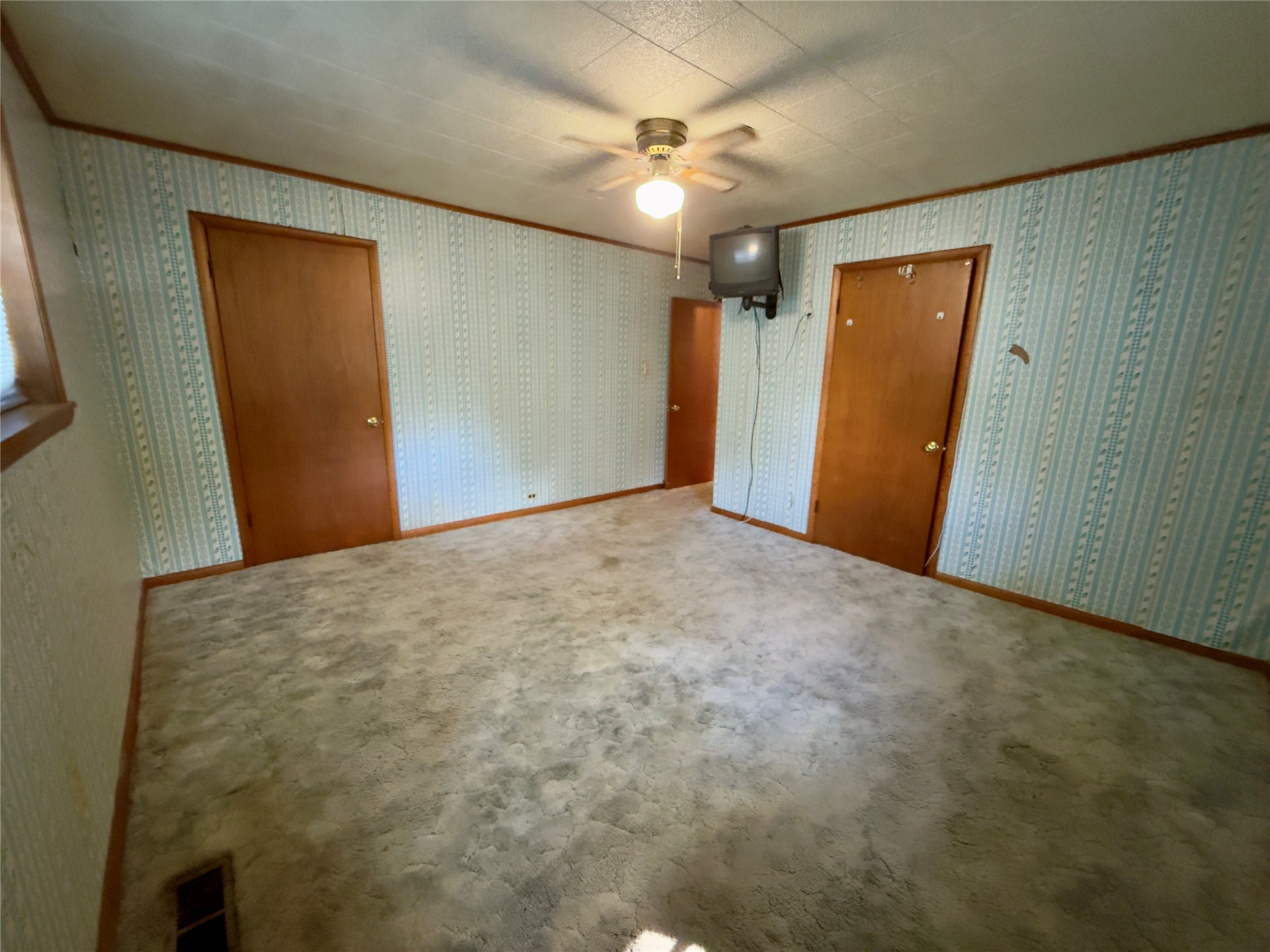 203 W 3rd Street Property Photo 10