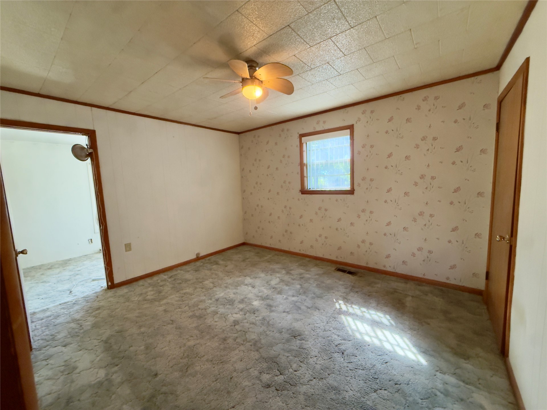 203 W 3rd Street Property Photo 11