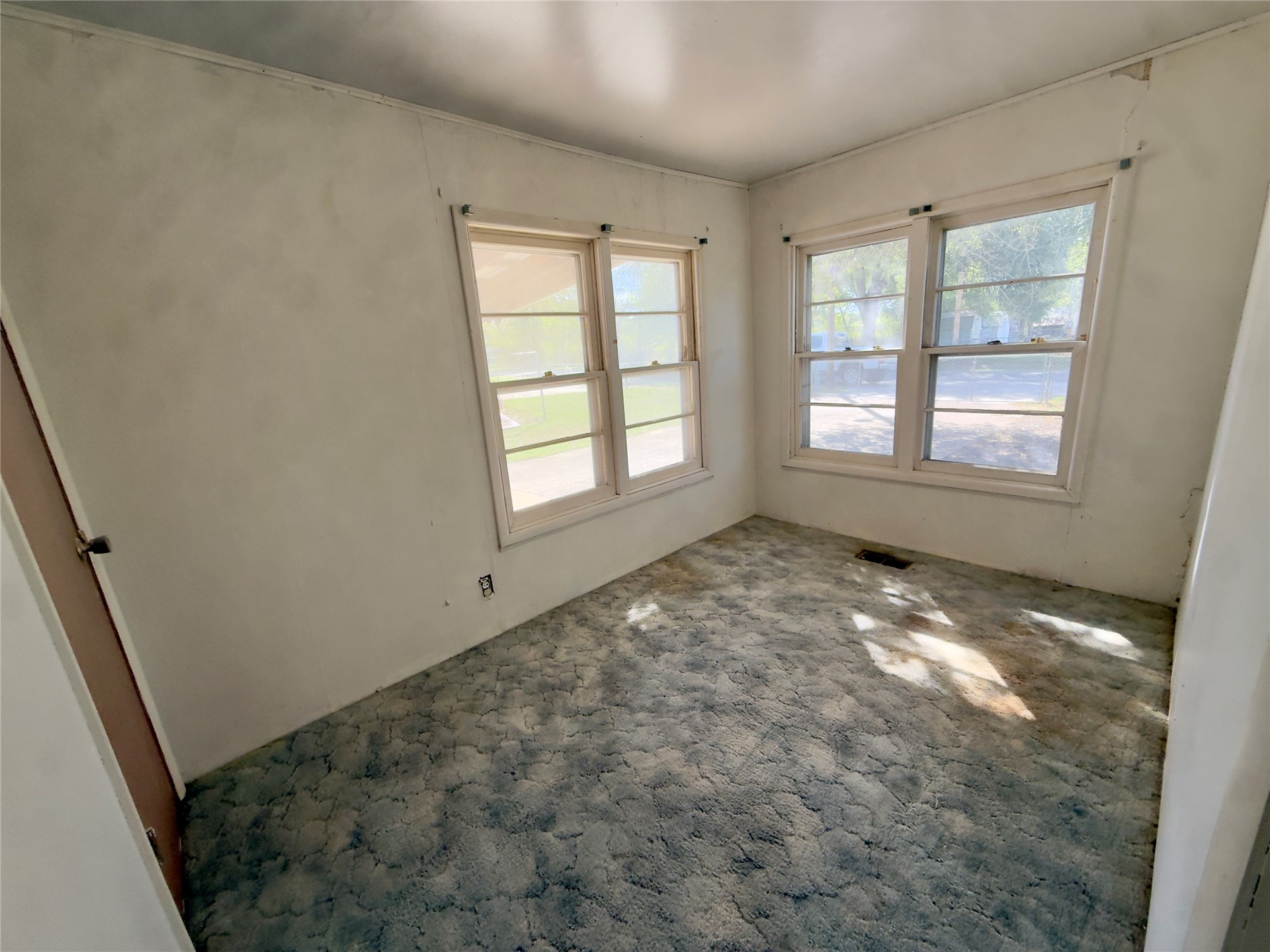 203 W 3rd Street Property Photo 12