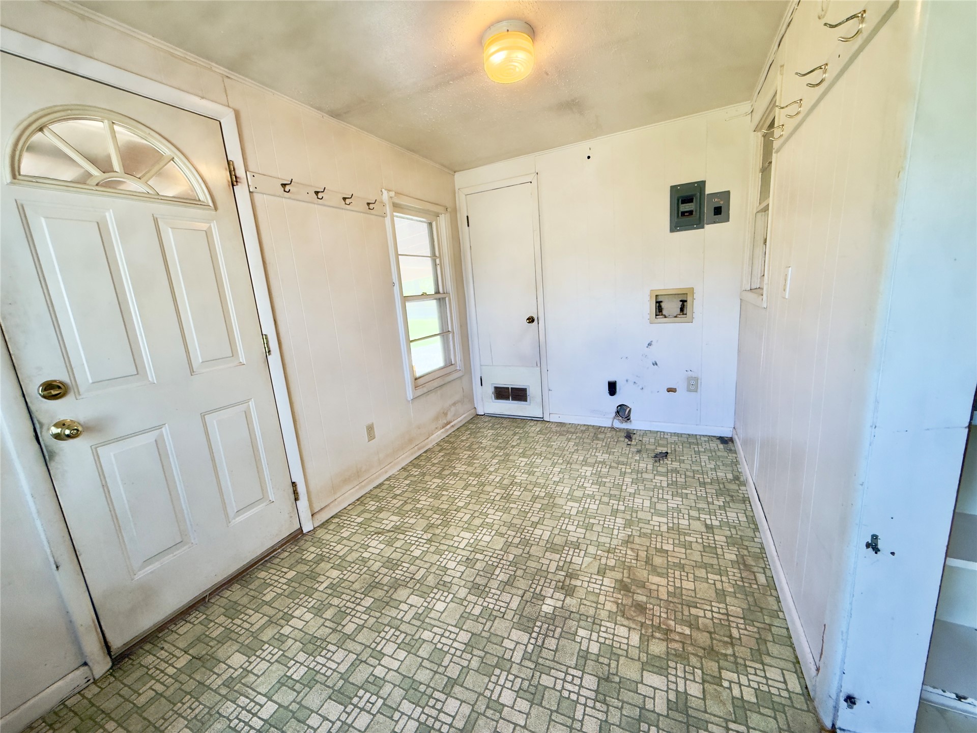 203 W 3rd Street Property Photo 16