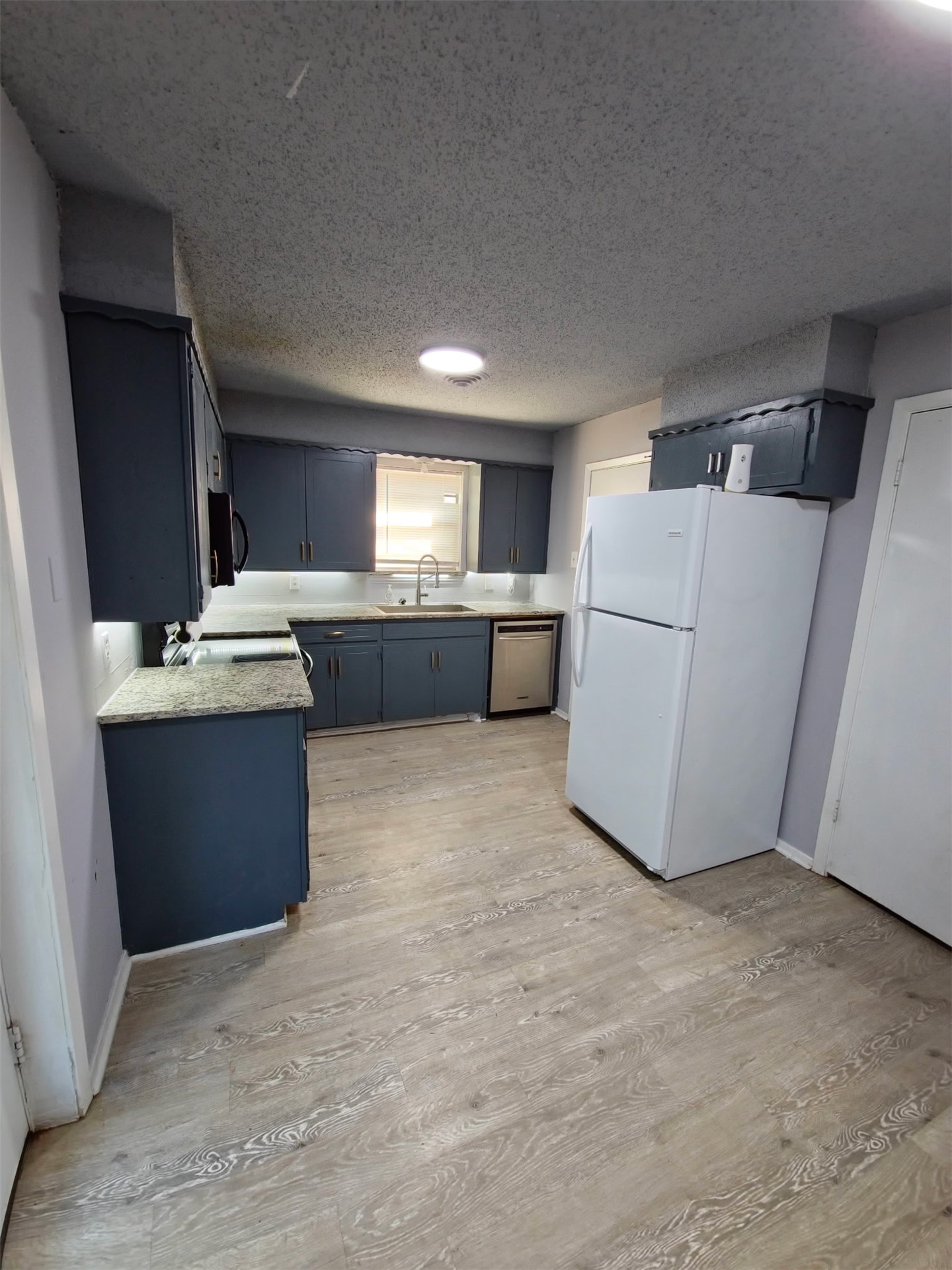 1616 N 10th Avenue Property Photo 4