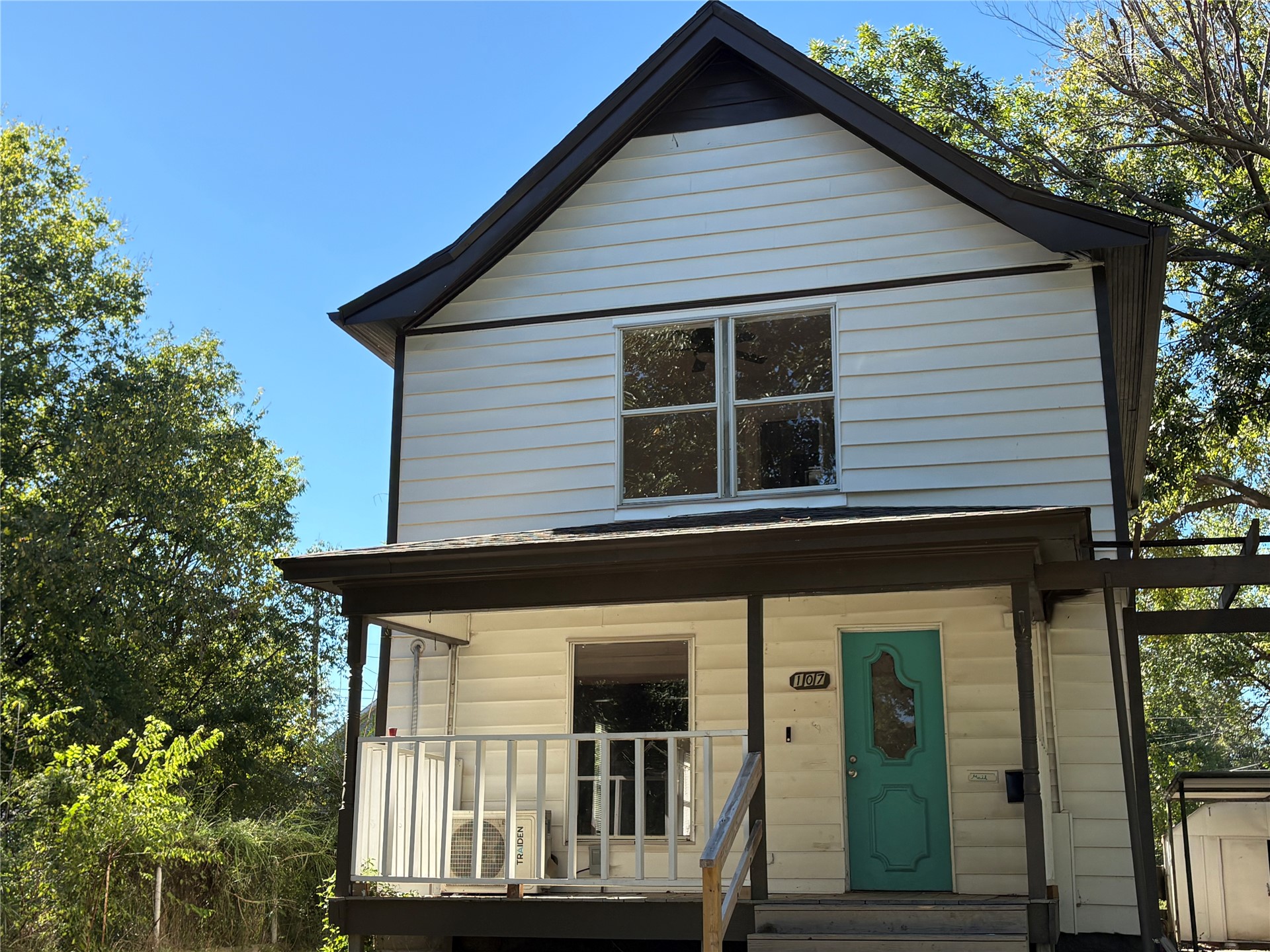 107 S Creek Avenue Property Photo 1