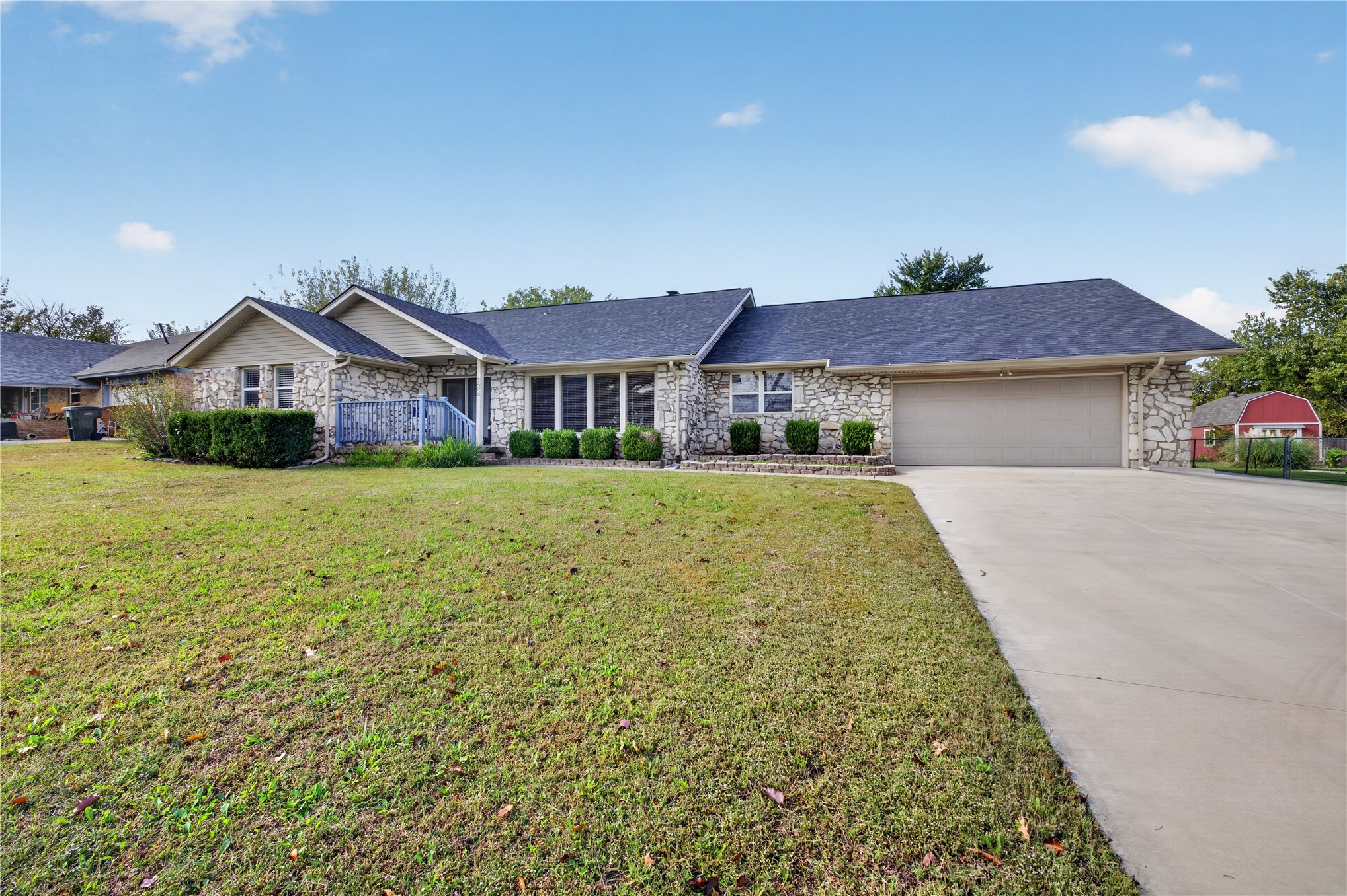 122 Lakeview Drive Property Photo 1