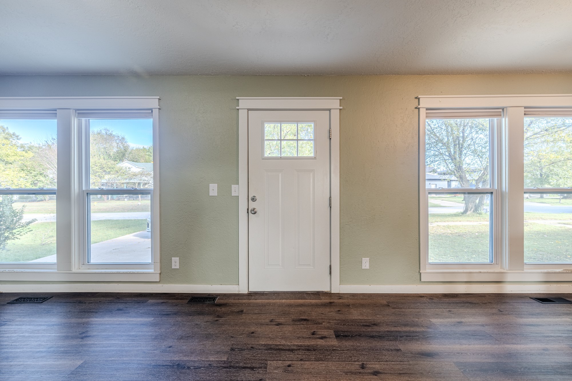 1611 W Broadway Street Property Photo 4