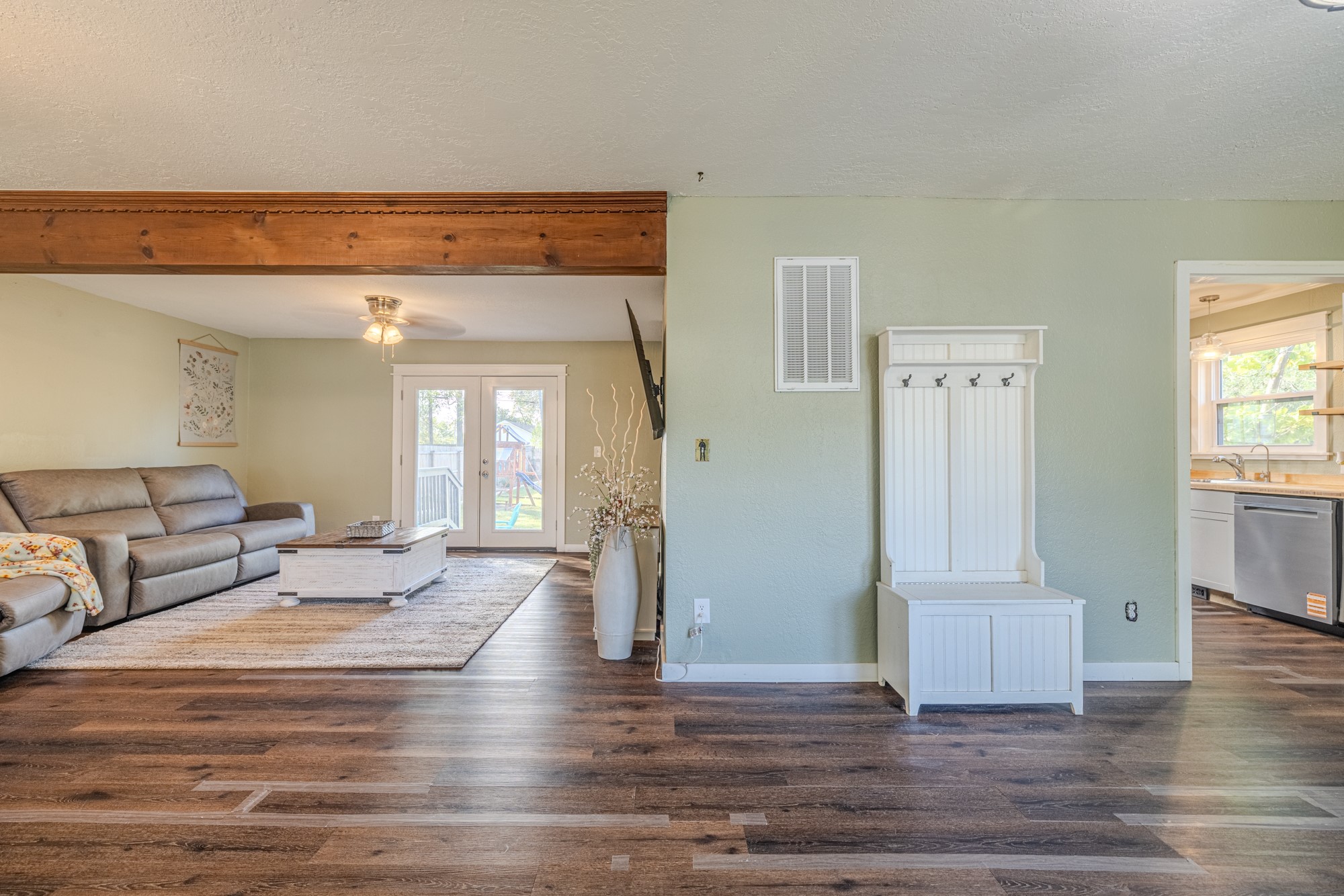 1611 W Broadway Street Property Photo 5