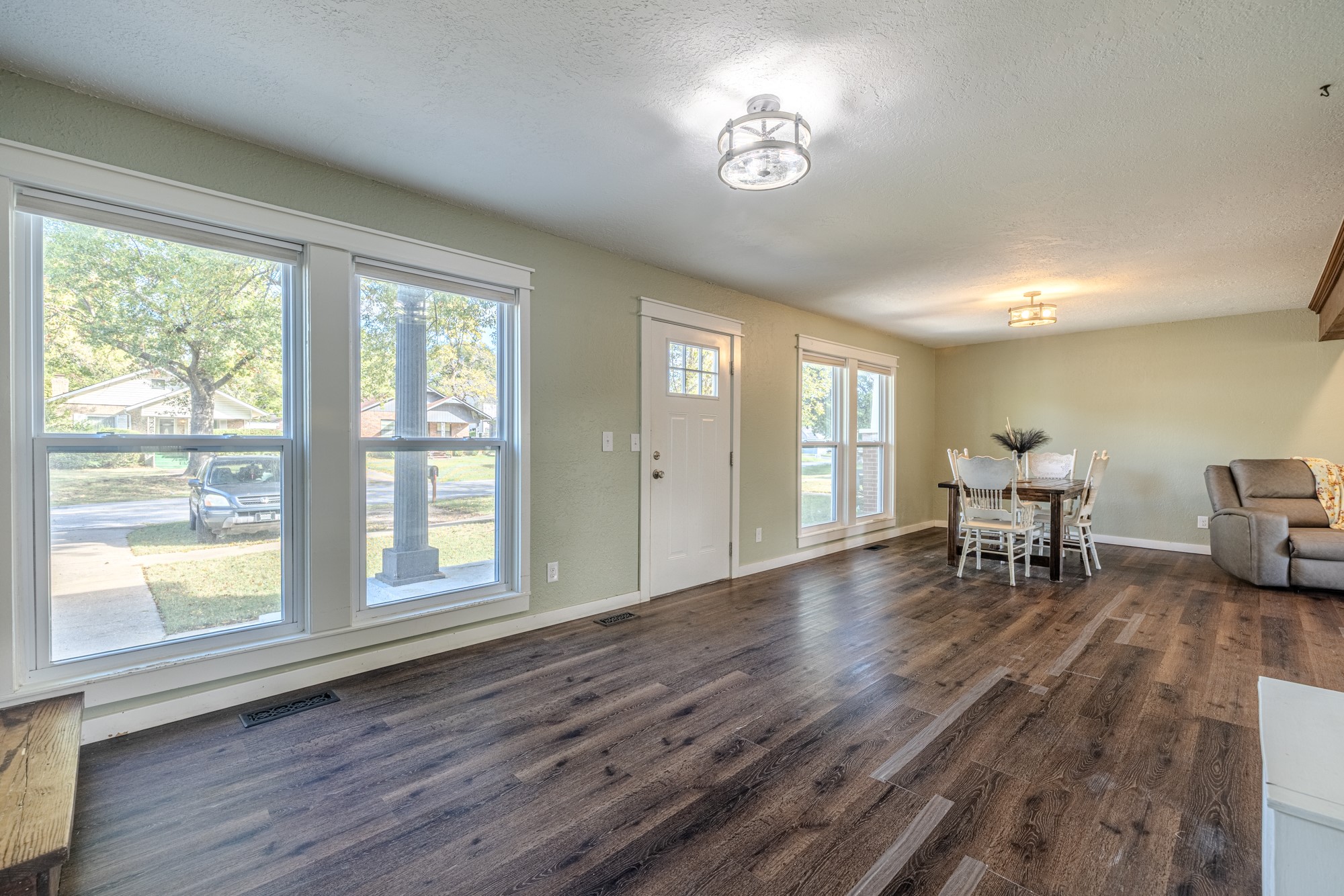 1611 W Broadway Street Property Photo 6