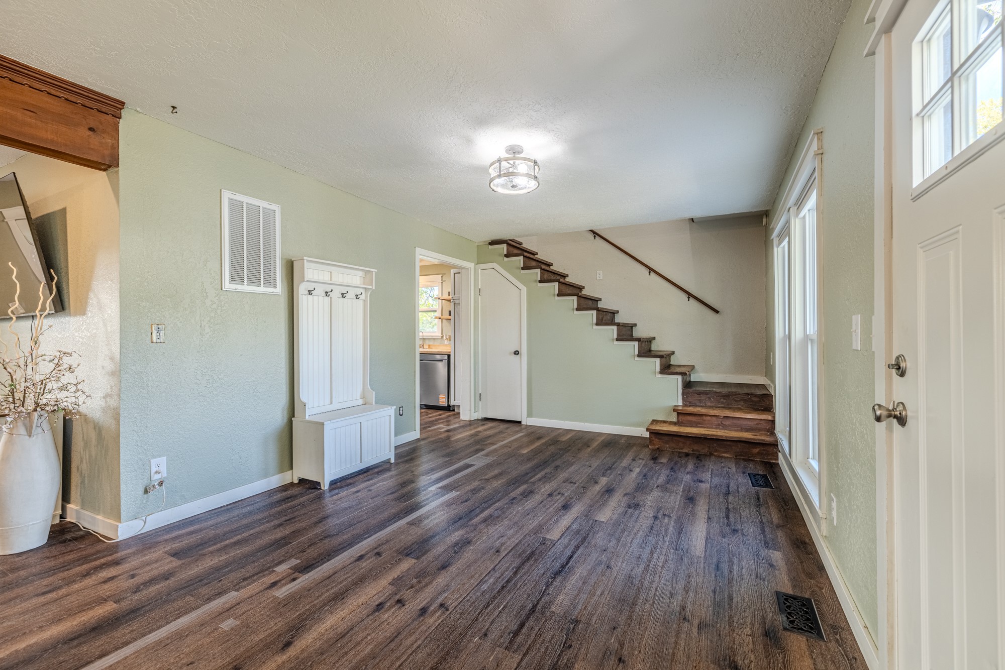 1611 W Broadway Street Property Photo 8