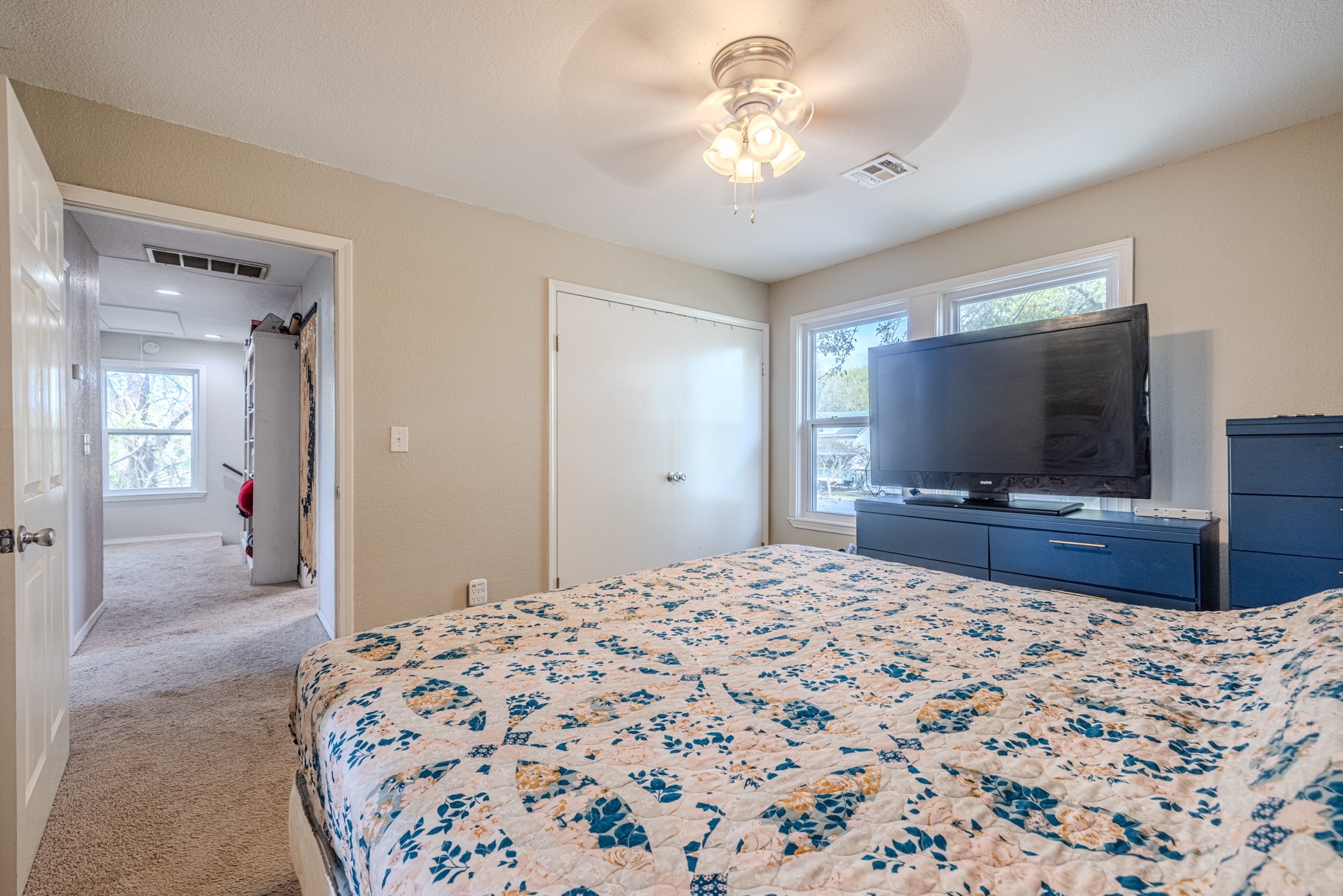 1611 W Broadway Street Property Photo 25