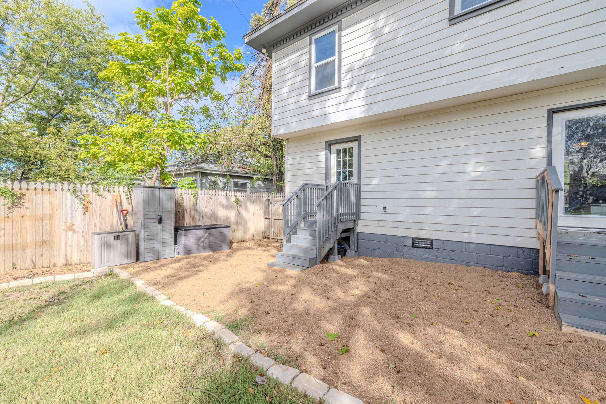1611 W Broadway Street Property Photo 35