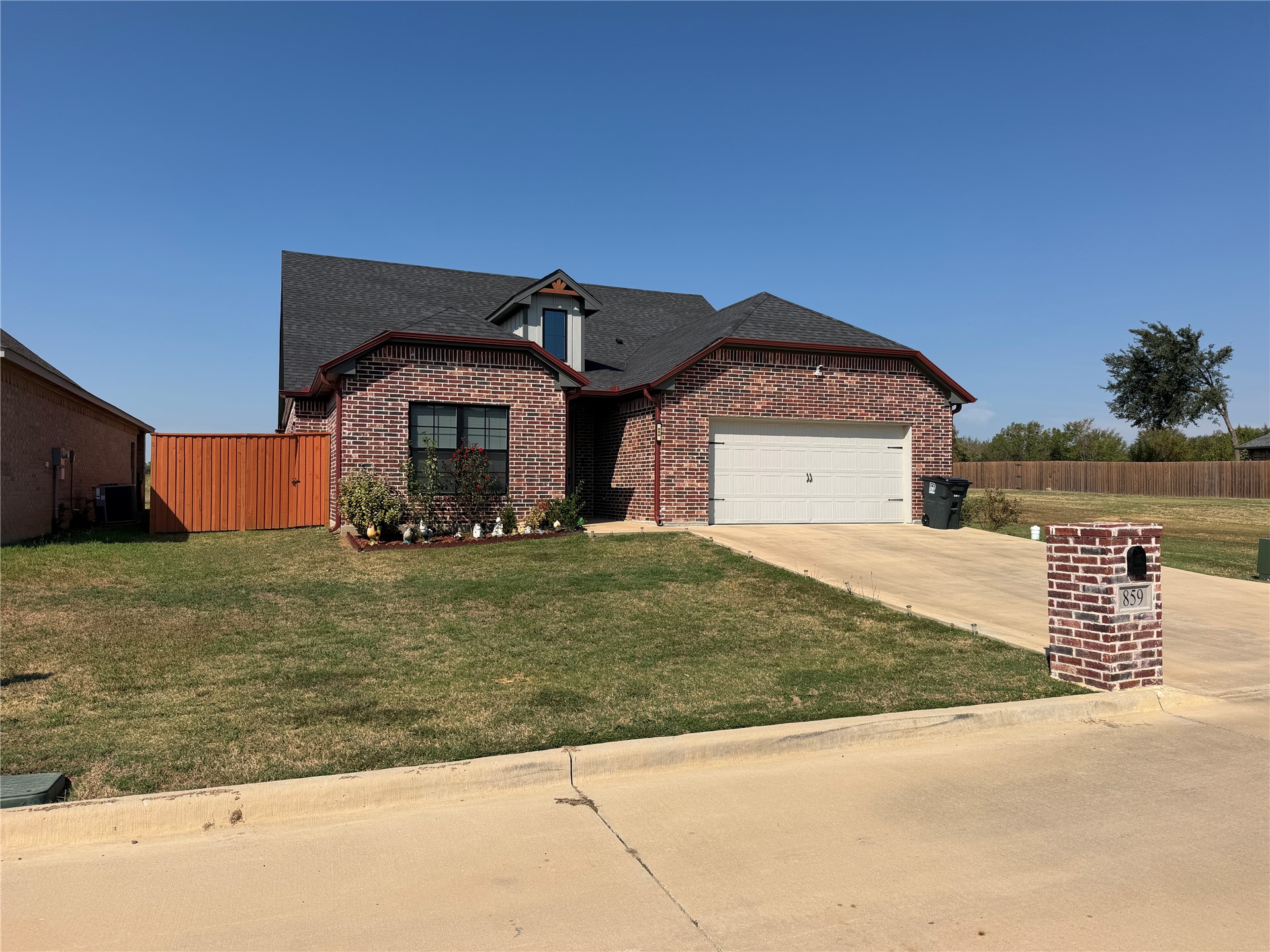 859 Springfield Court Property Photo 1