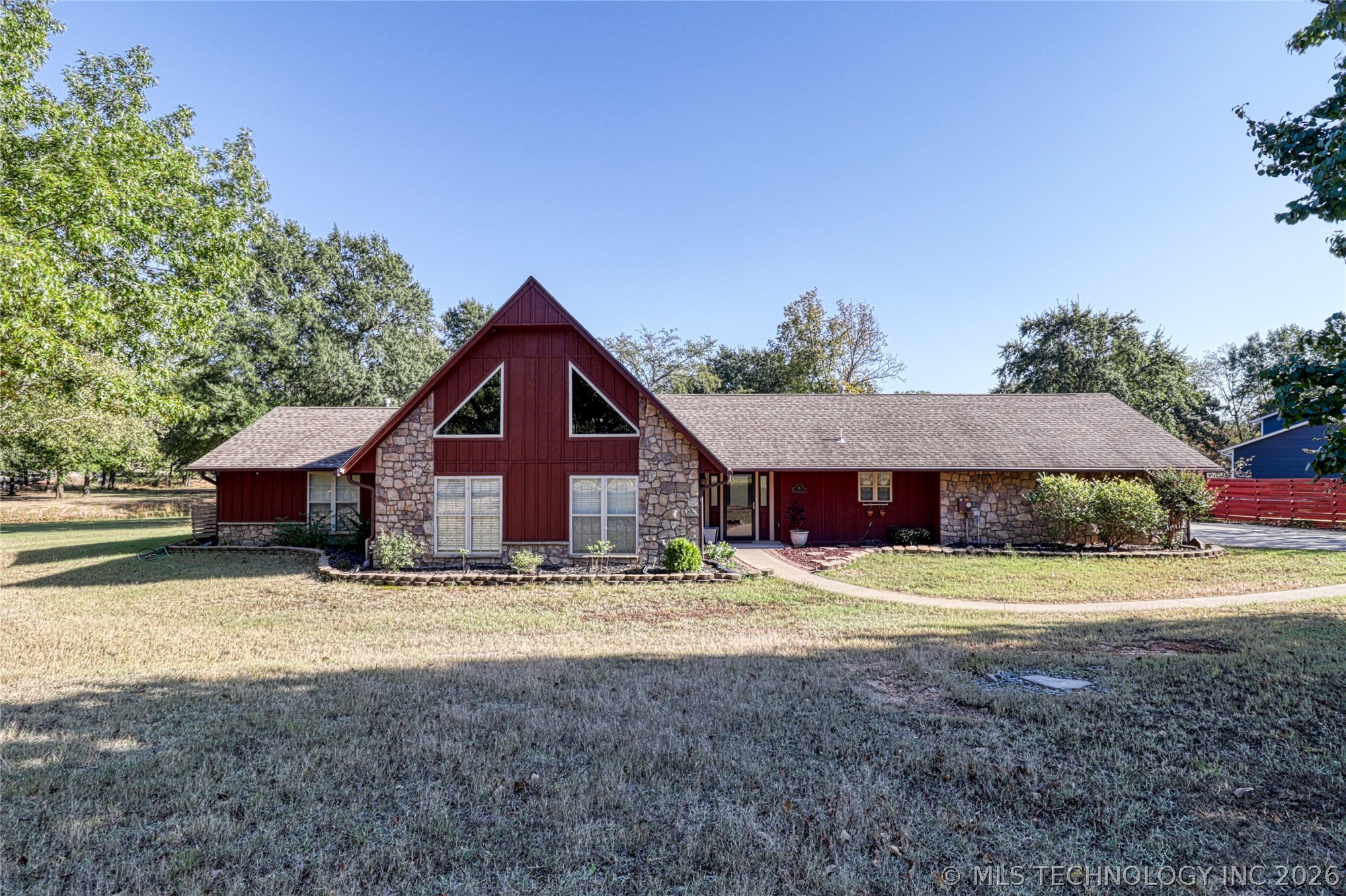 181 Hummingbird Property Photo 1