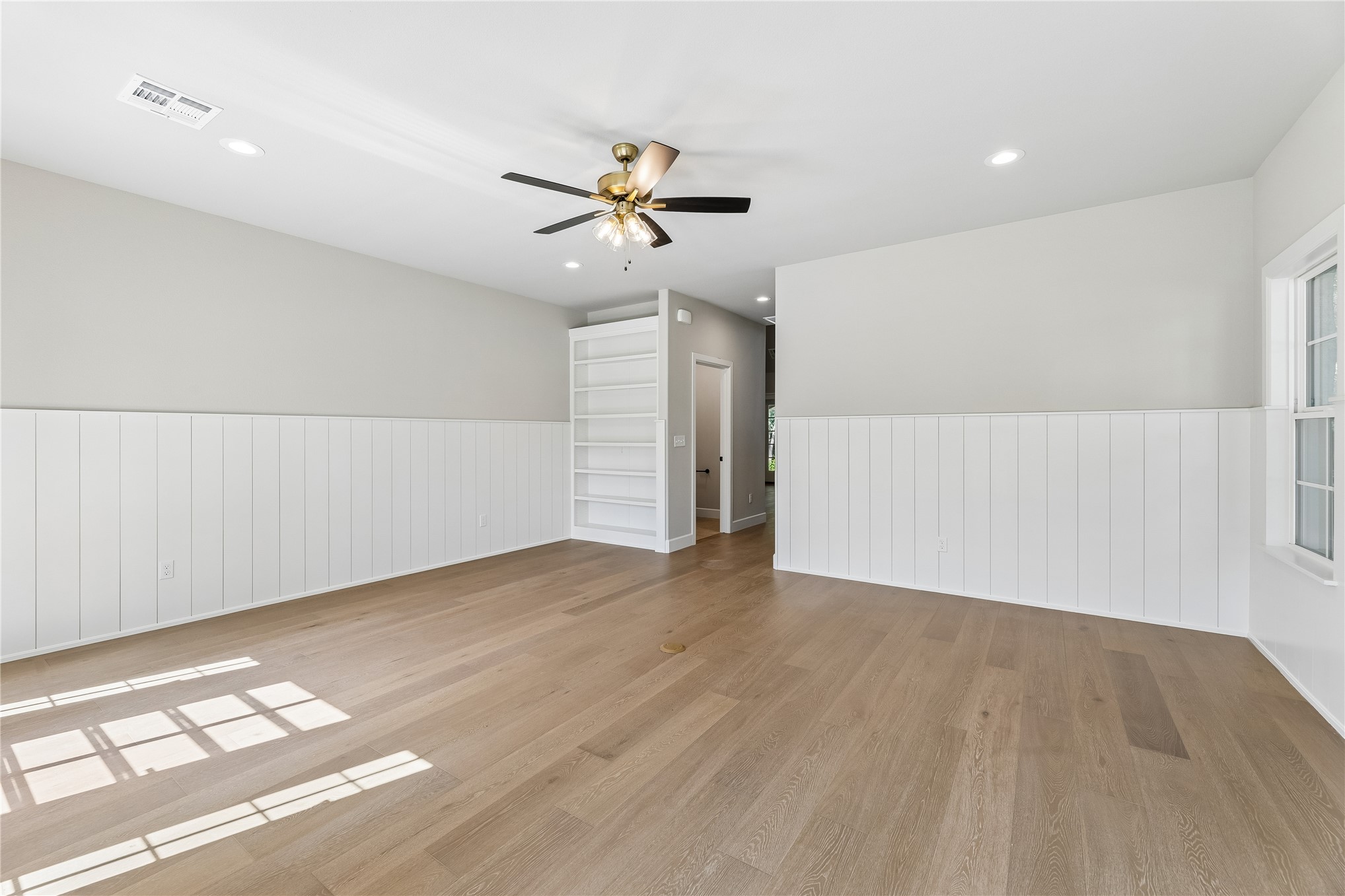 810 N Cedar Avenue Property Photo 12