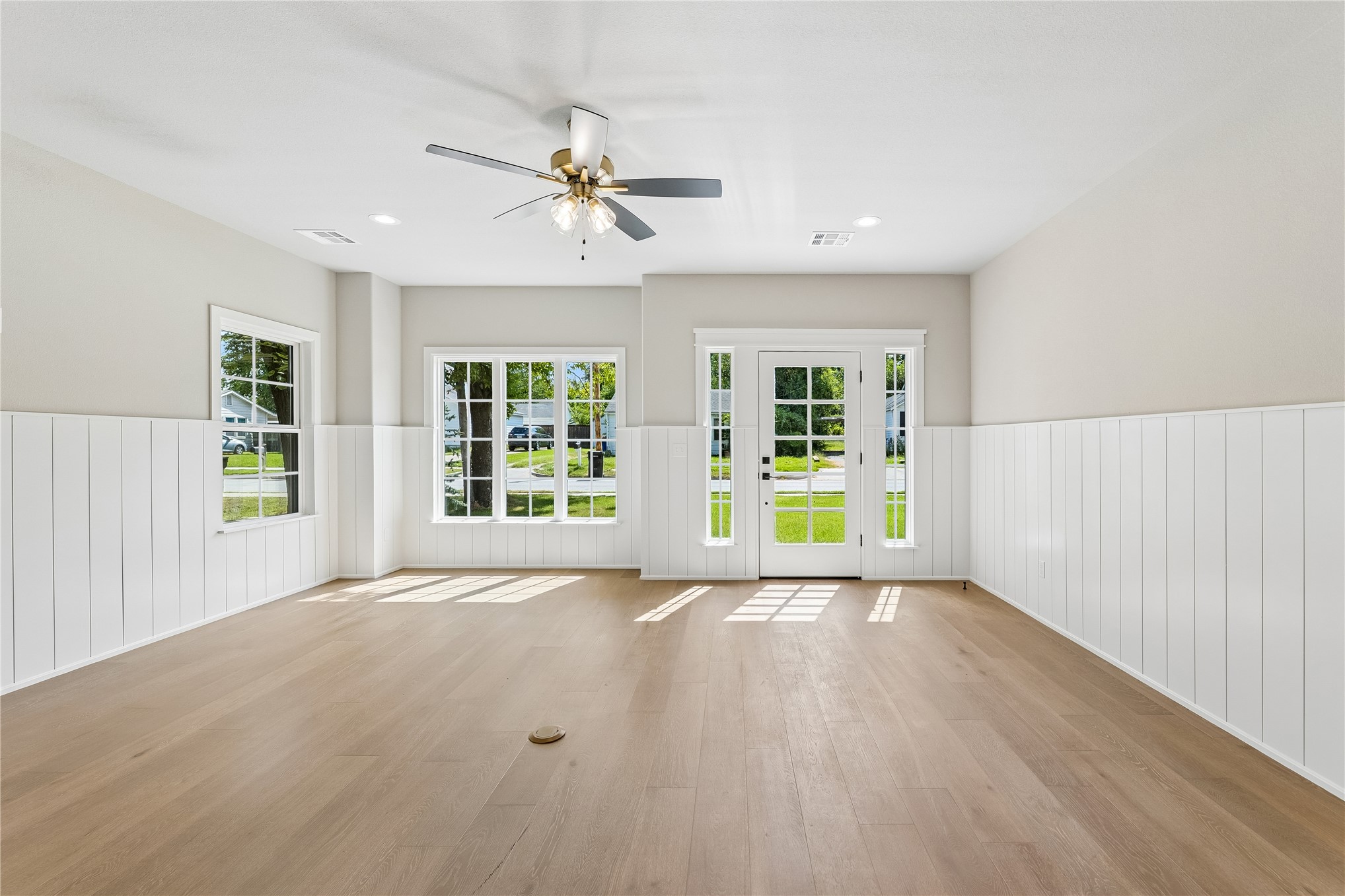 810 N Cedar Avenue Property Photo 13