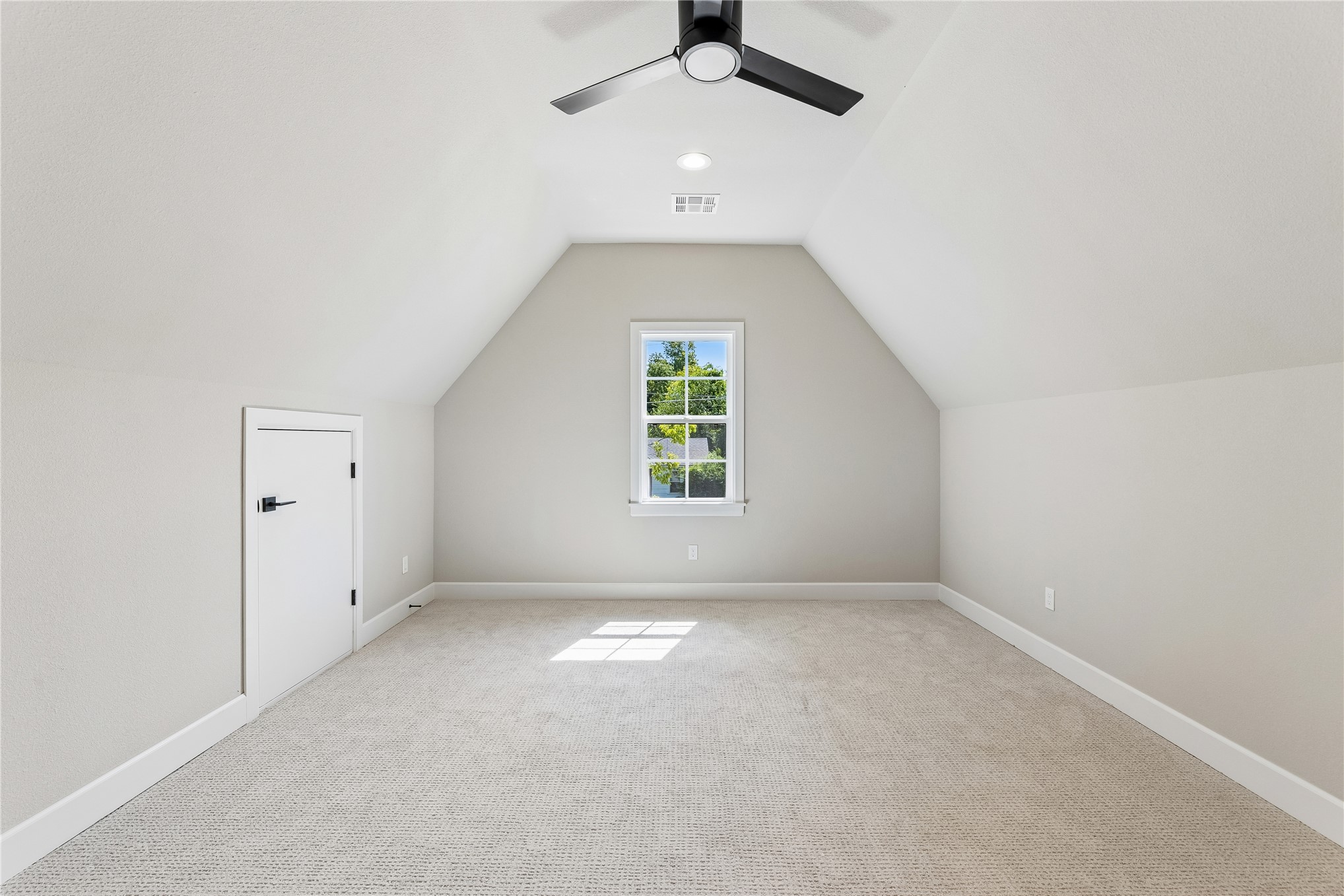 810 N Cedar Avenue Property Photo 33