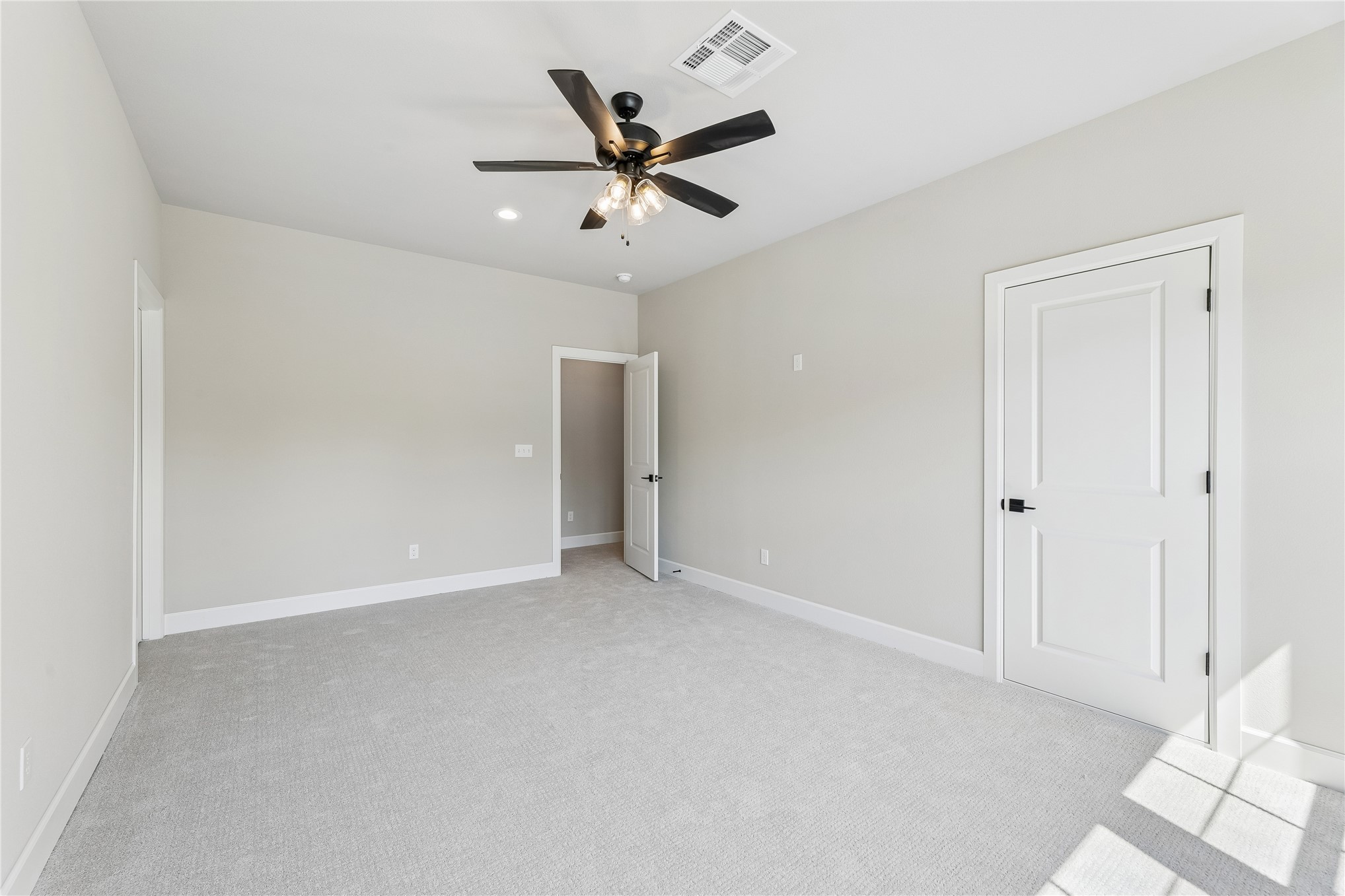 810 N Cedar Avenue Property Photo 37