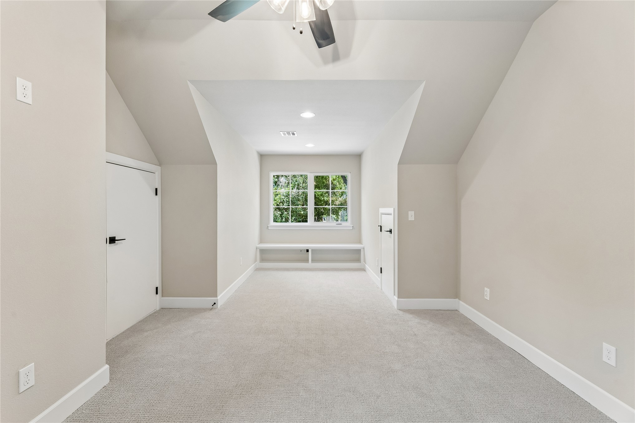810 N Cedar Avenue Property Photo 39