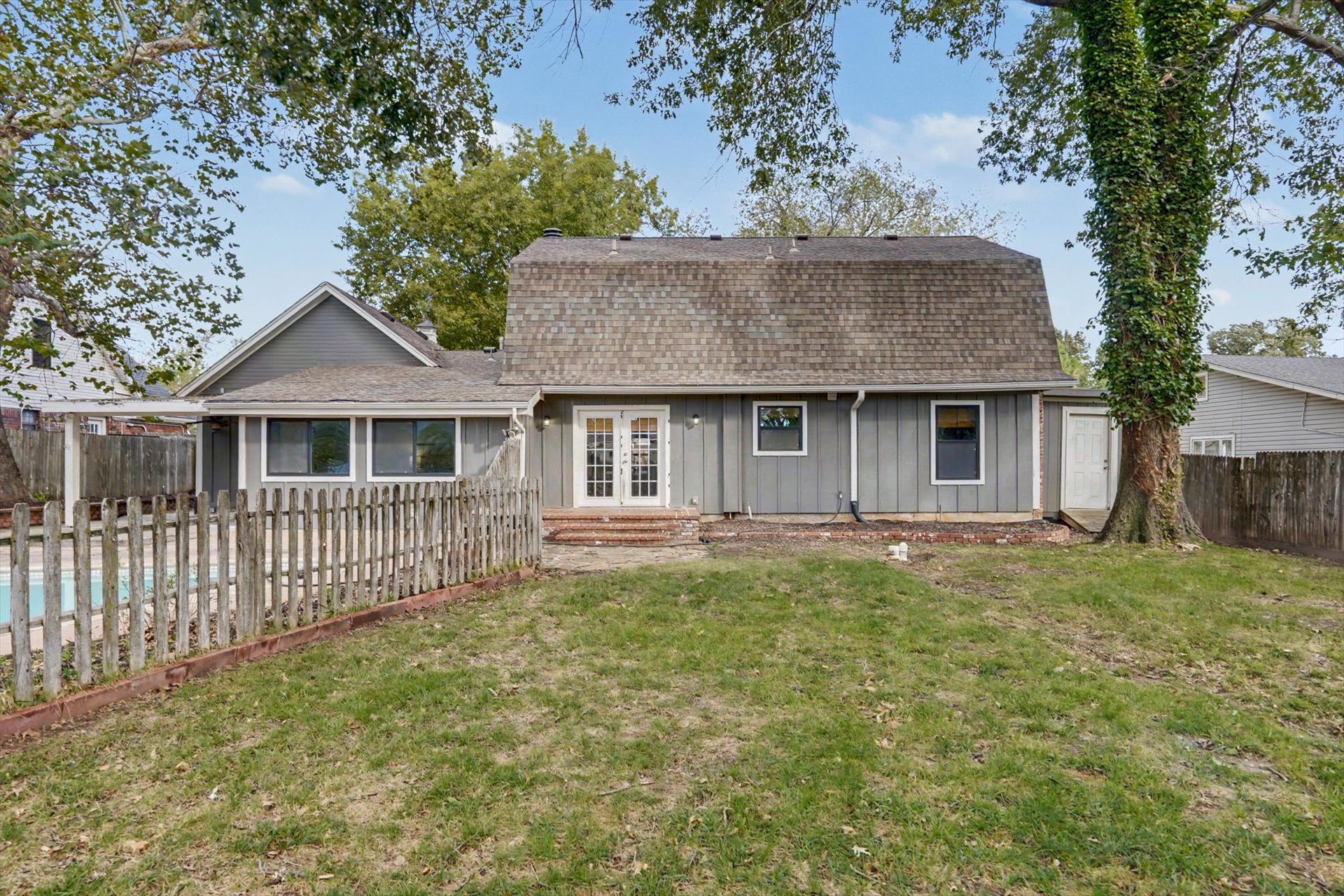 707 W Utica Street Property Photo 44