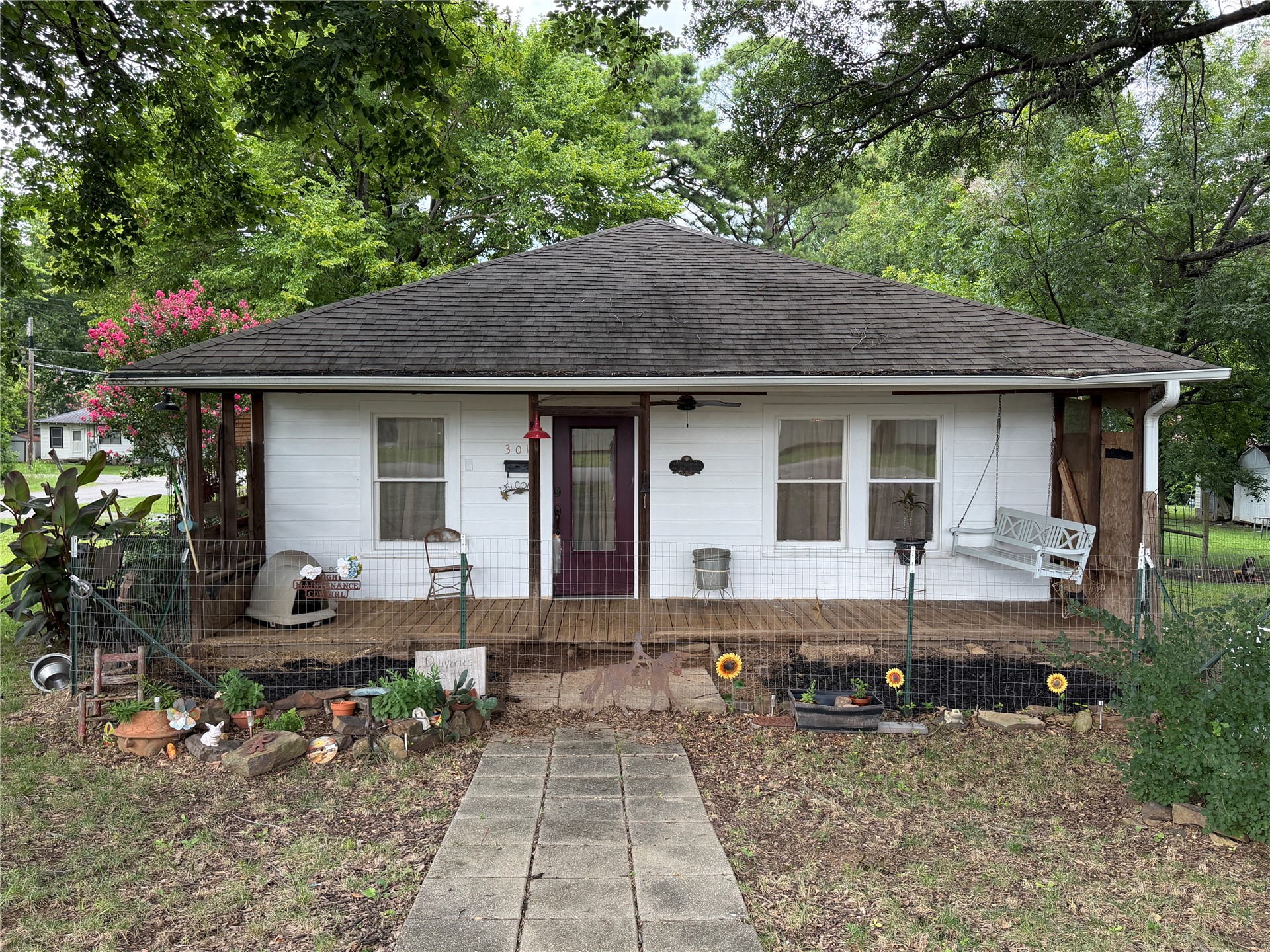 301 E Ada Street Property Photo 1
