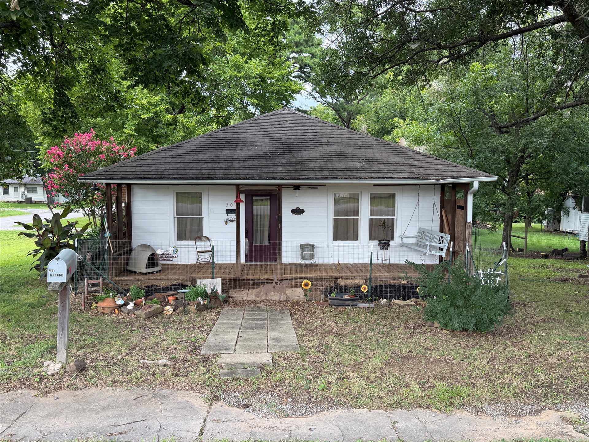 301 E Ada Street Property Photo 23
