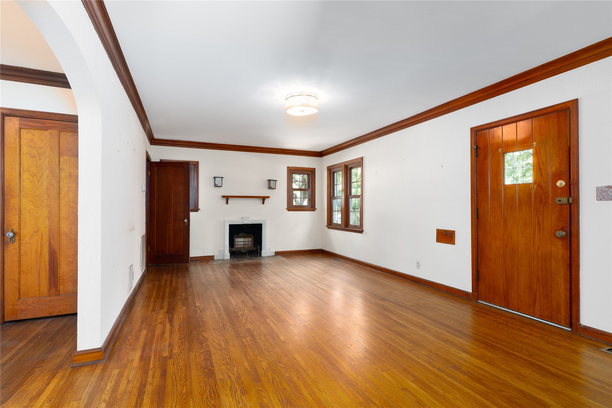 1604 S Lewis Place Property Photo 2