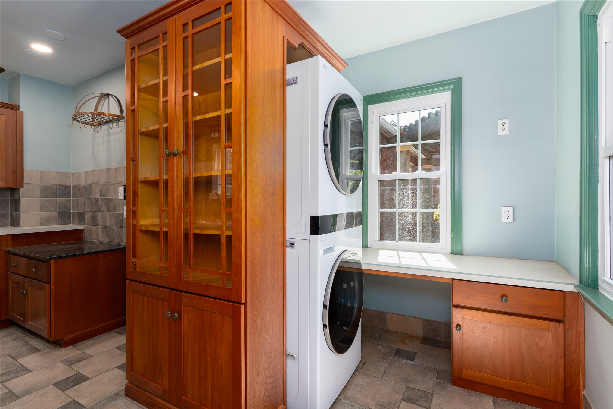 1604 S Lewis Place Property Photo 6