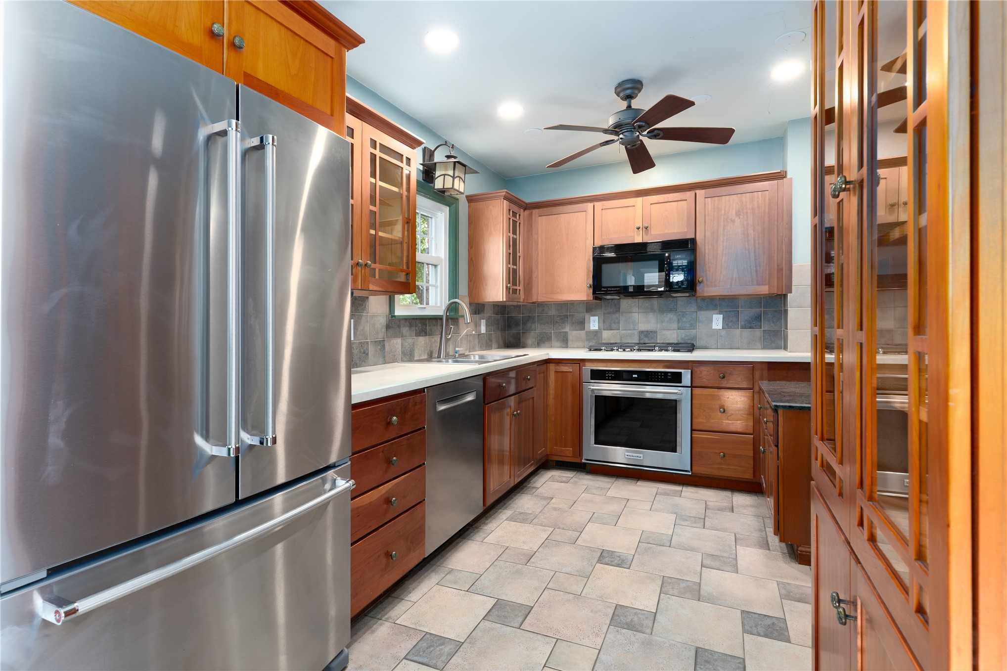 1604 S Lewis Place Property Photo 7