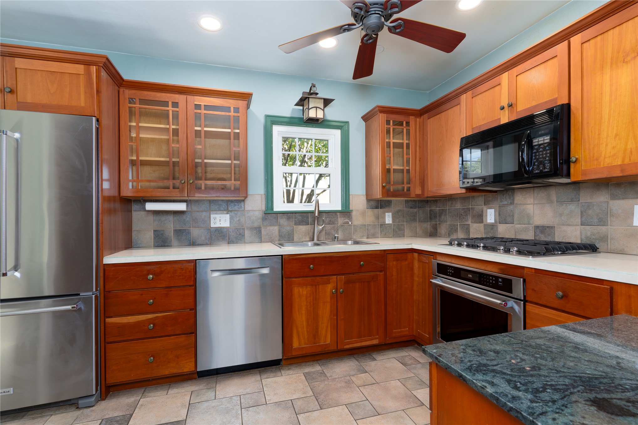 1604 S Lewis Place Property Photo 8