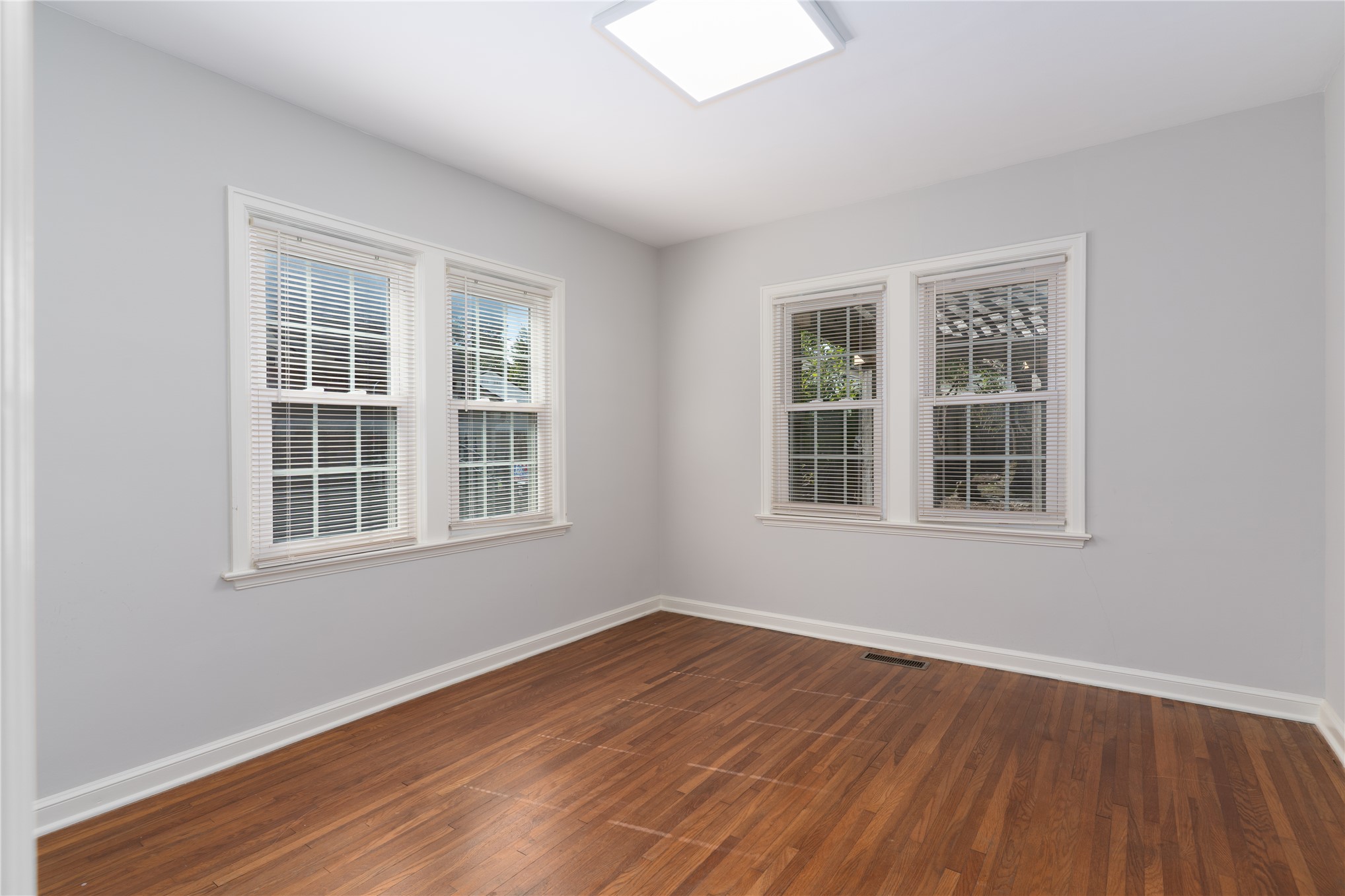 1604 S Lewis Place Property Photo 10