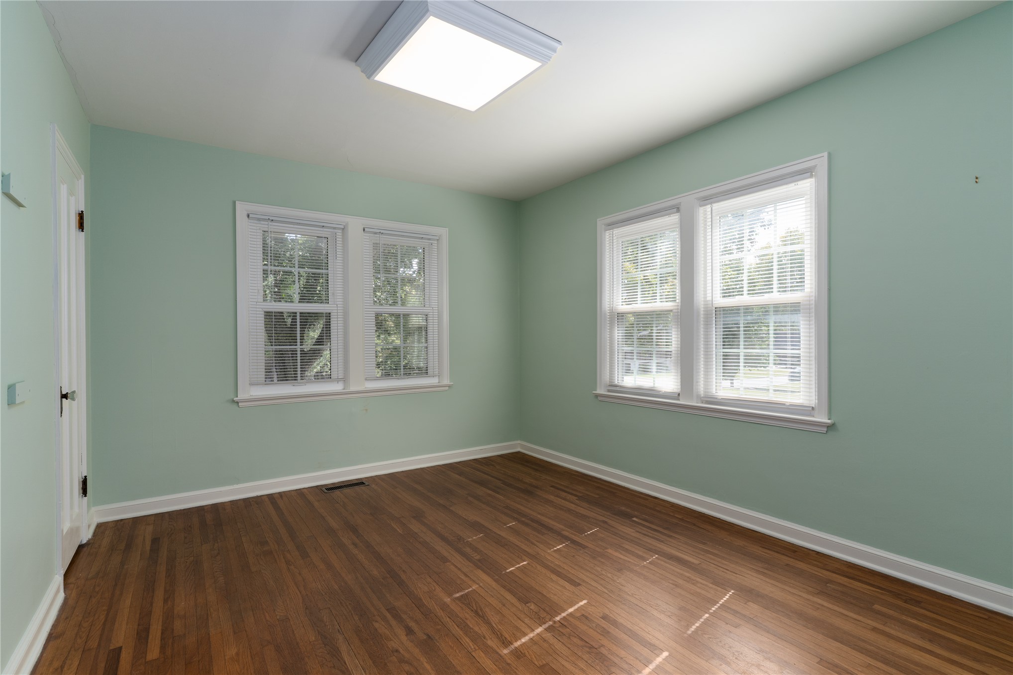 1604 S Lewis Place Property Photo 13