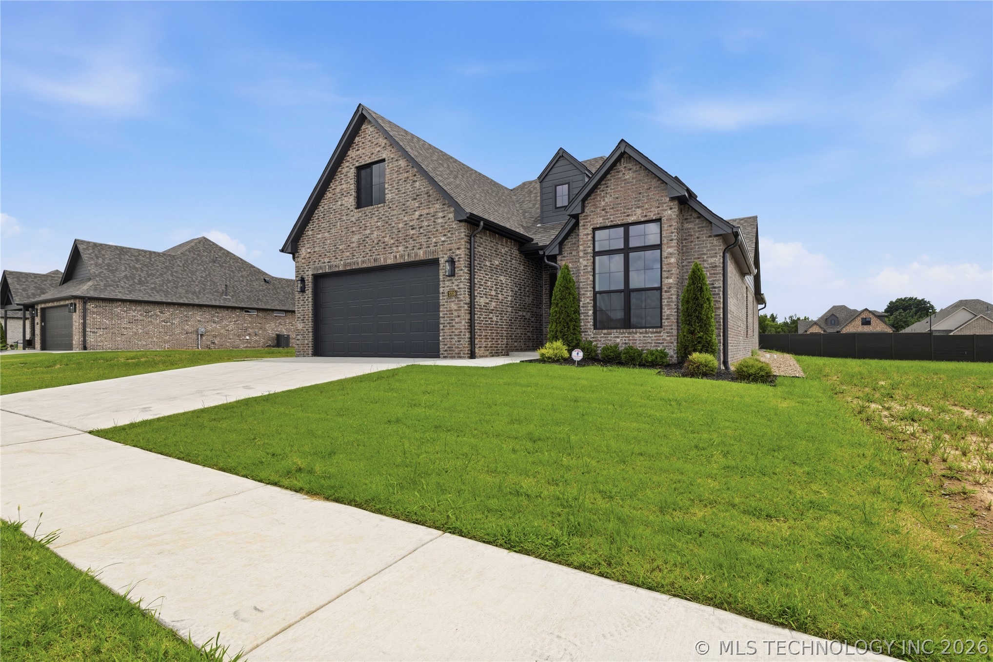 3709 W Laredo Street Property Photo 2