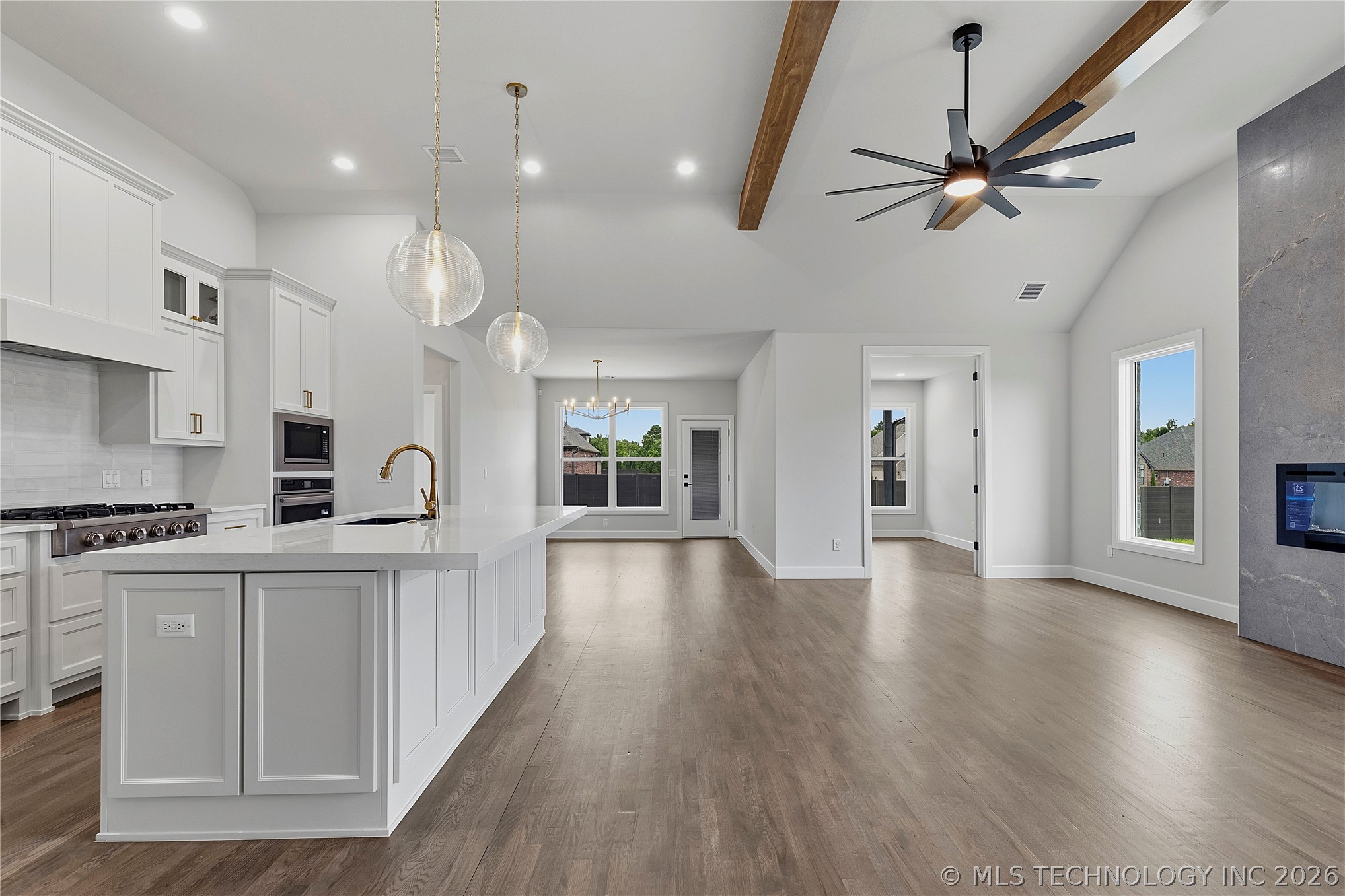 3709 W Laredo Street Property Photo 8