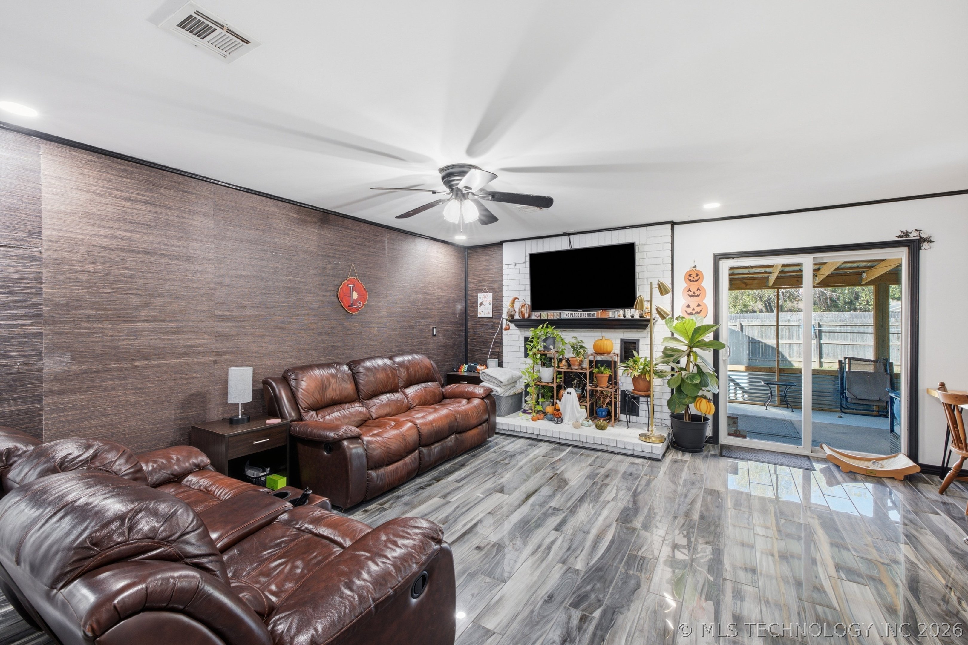823 Belmont Street Property Photo 4
