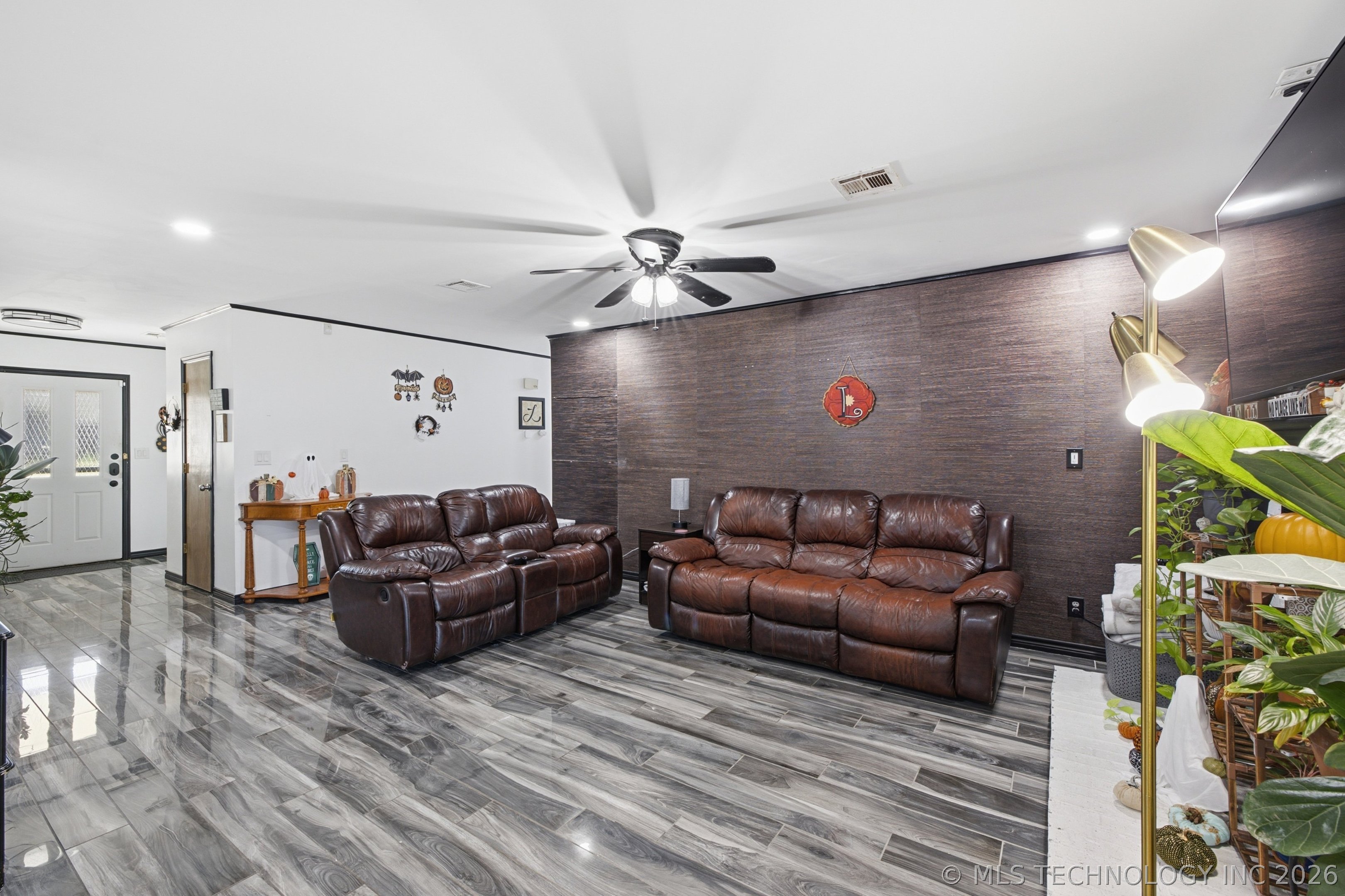 823 Belmont Street Property Photo 5