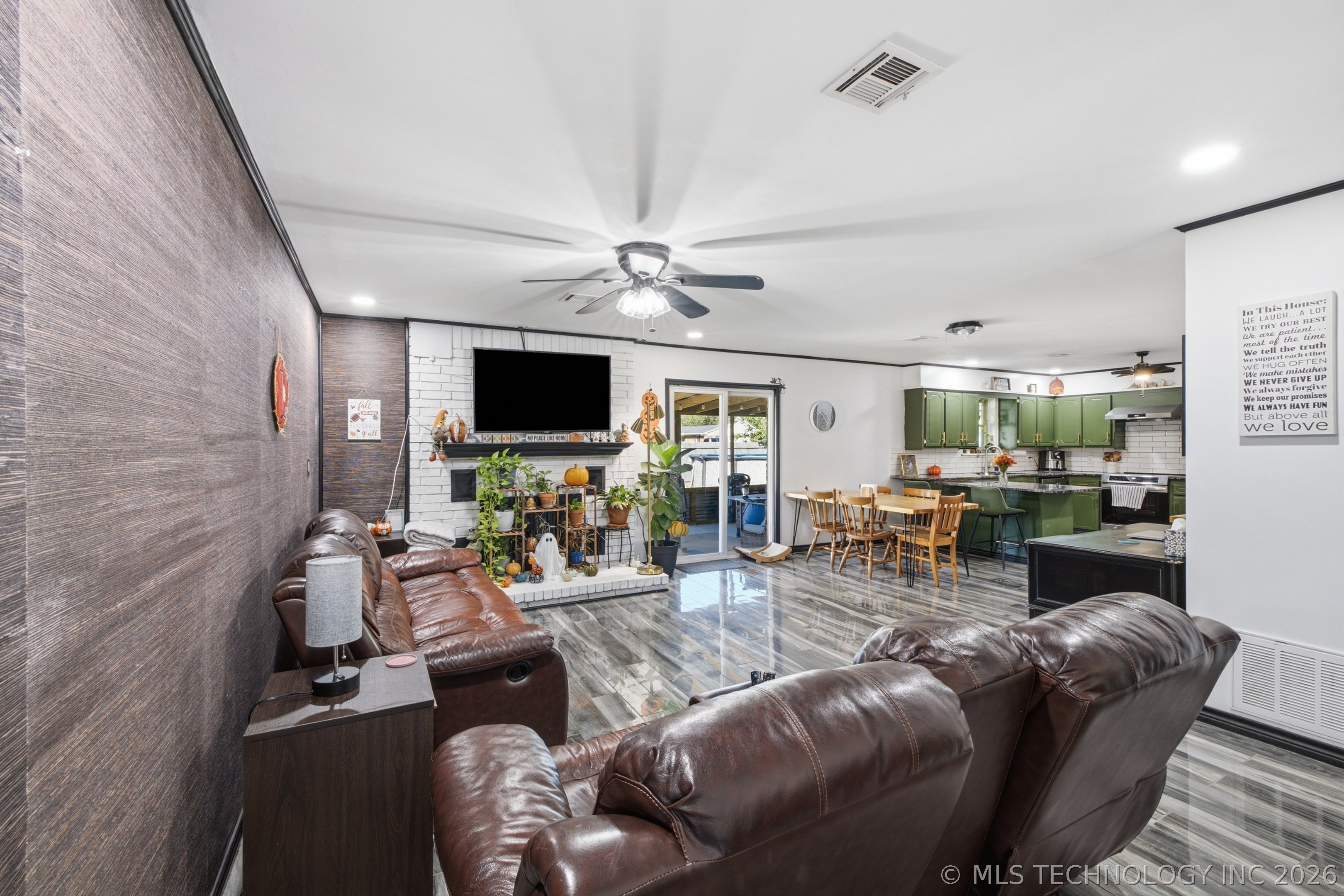 823 Belmont Street Property Photo 6