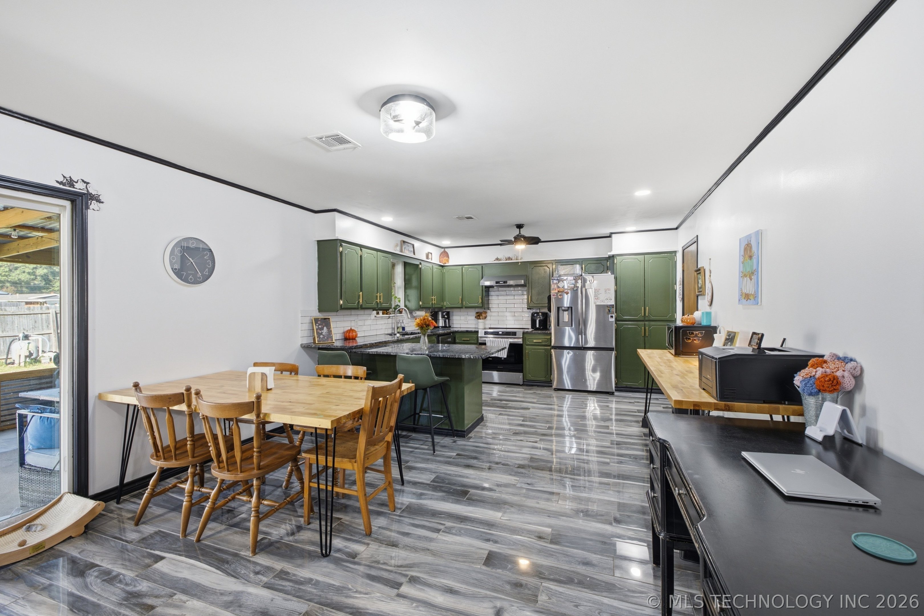 823 Belmont Street Property Photo 7