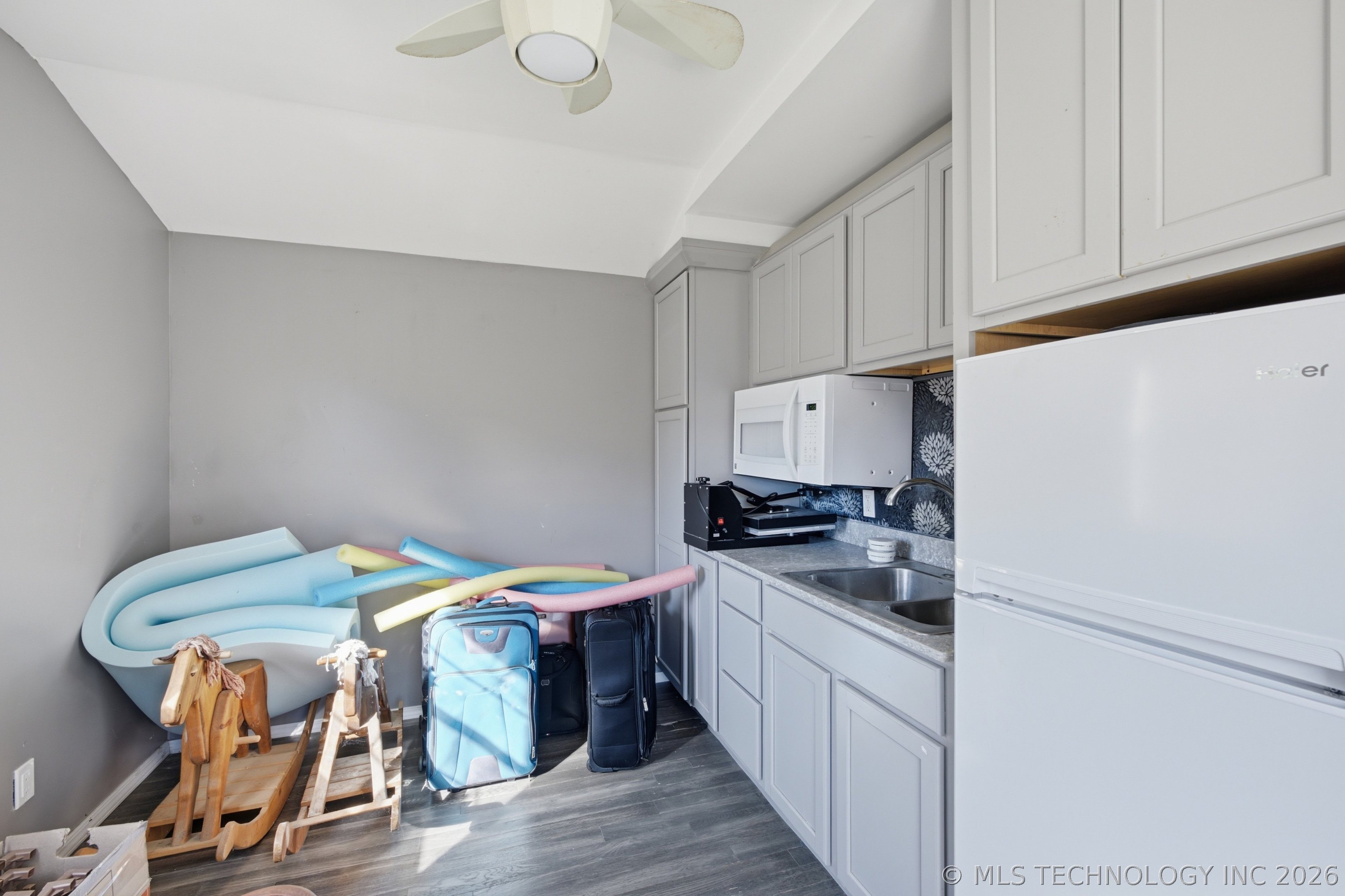 823 Belmont Street Property Photo 25