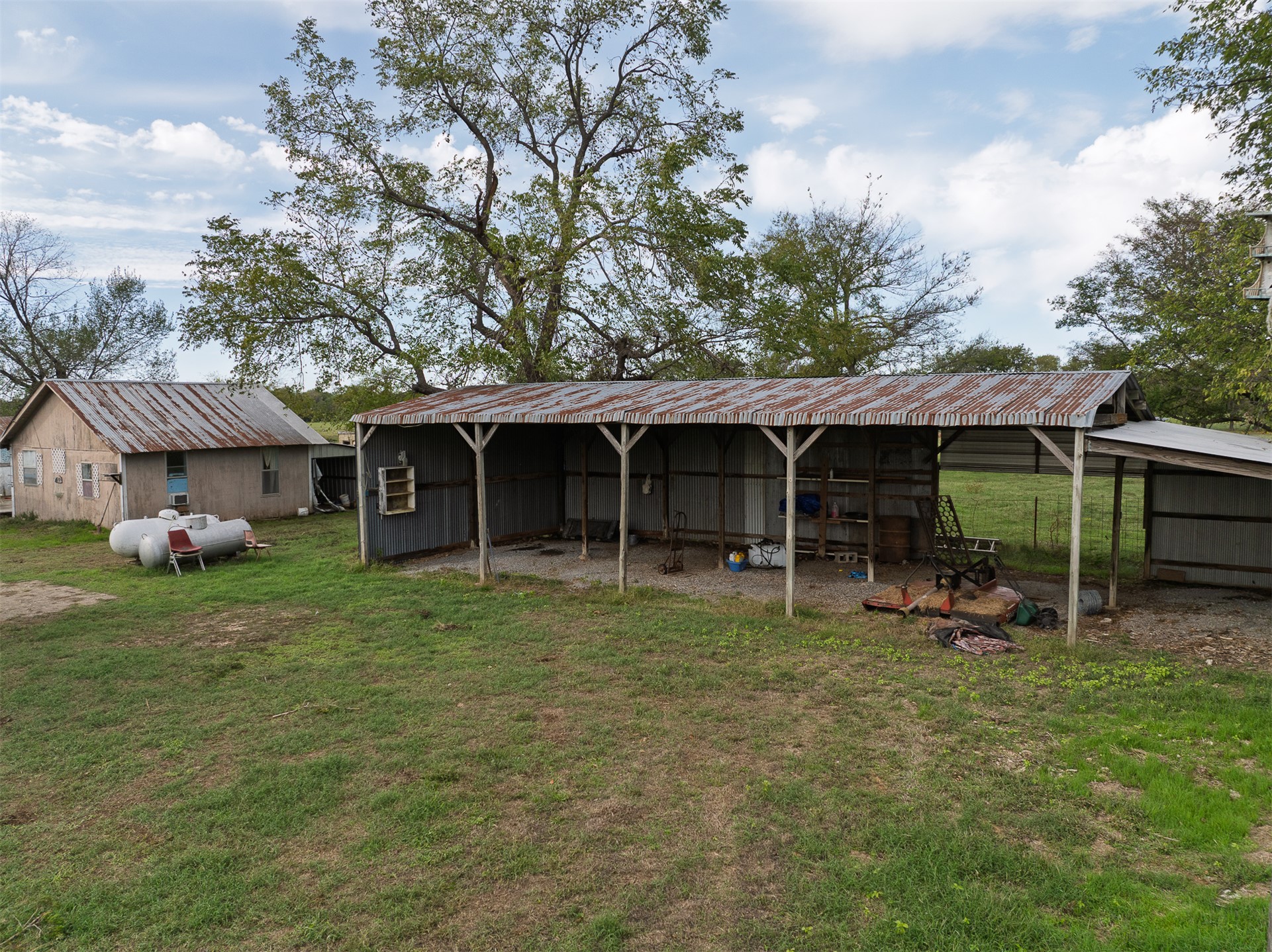 7347 E 420 Road Property Photo 5