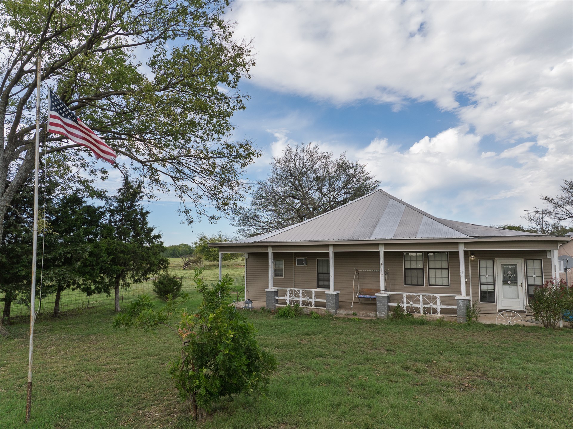 7347 E 420 Road Property Photo 6