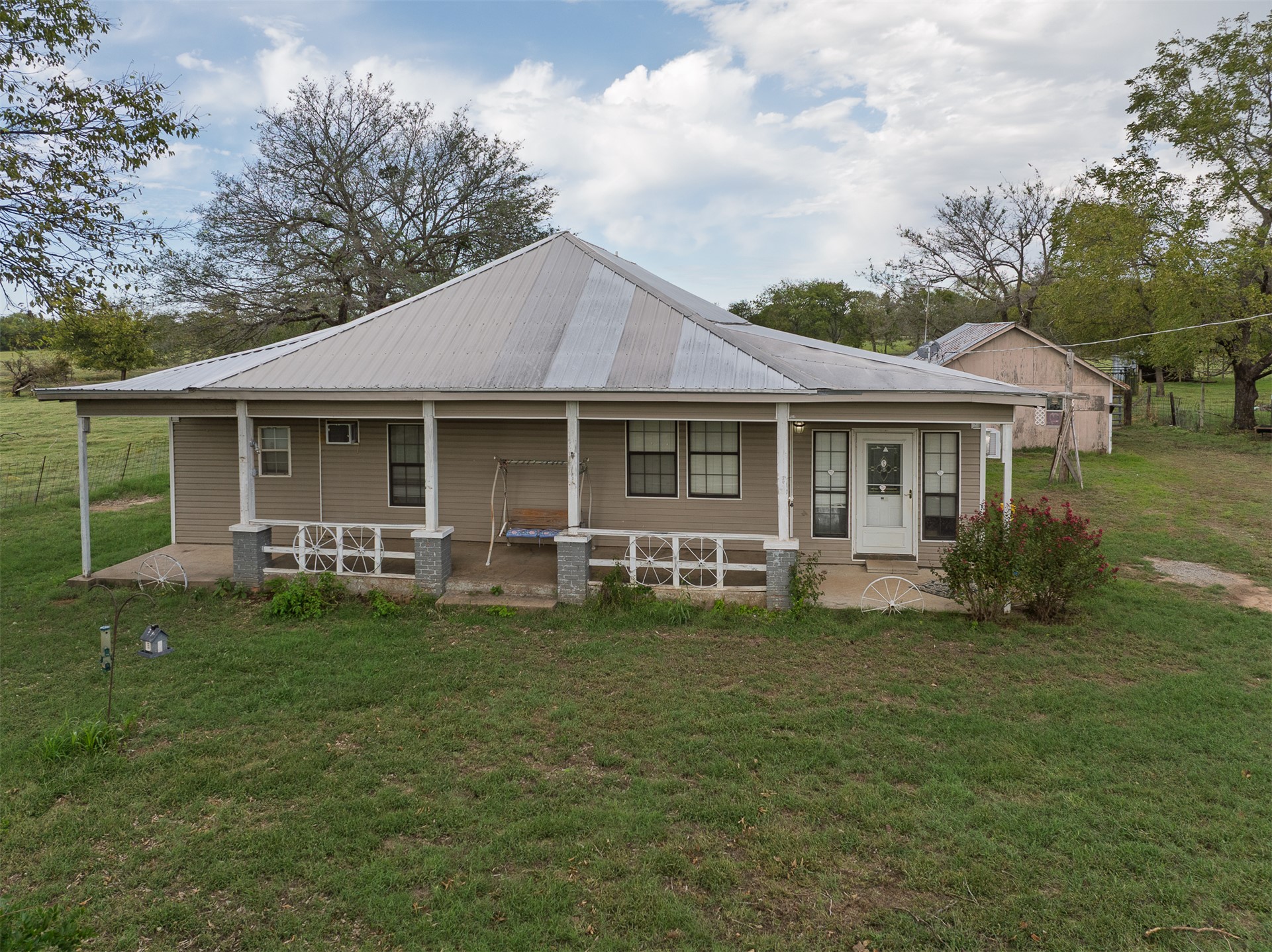 7347 E 420 Road Property Photo 8