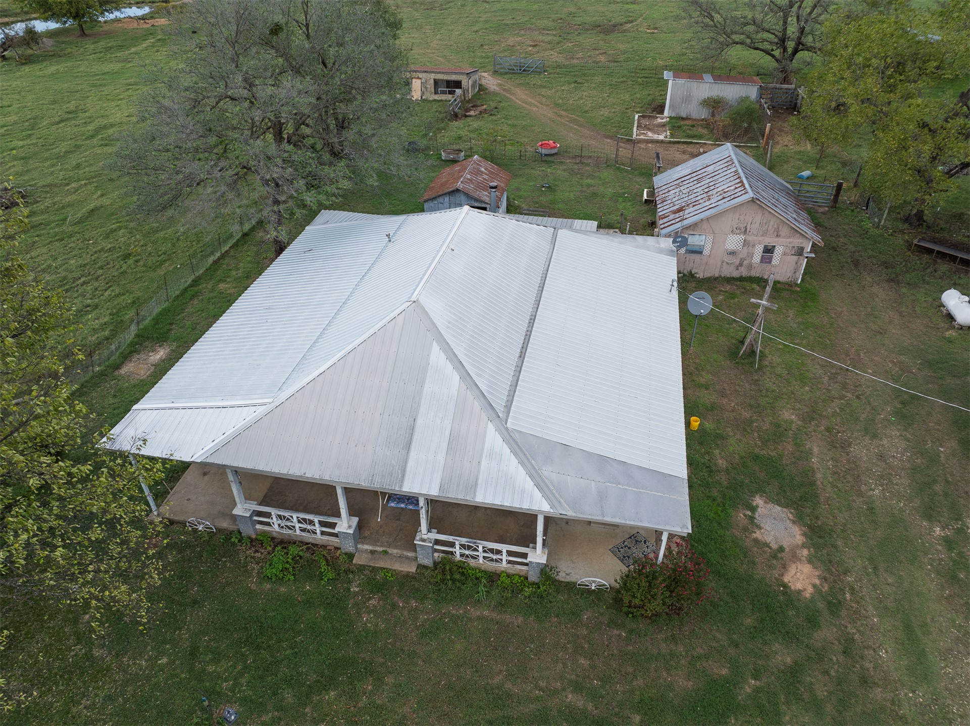 7347 E 420 Road Property Photo 10