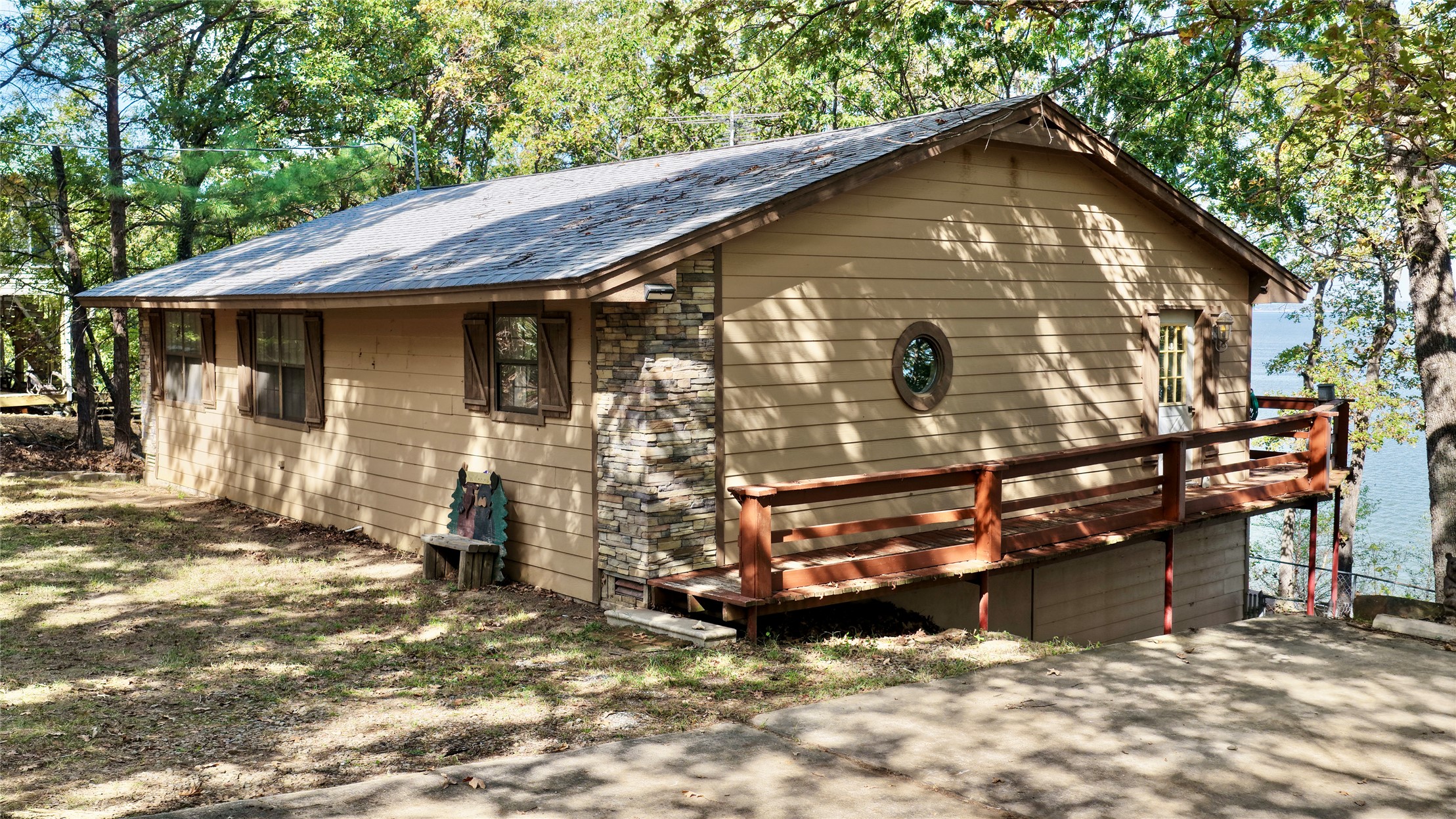 1526 Robin Hood Road Property Photo 1