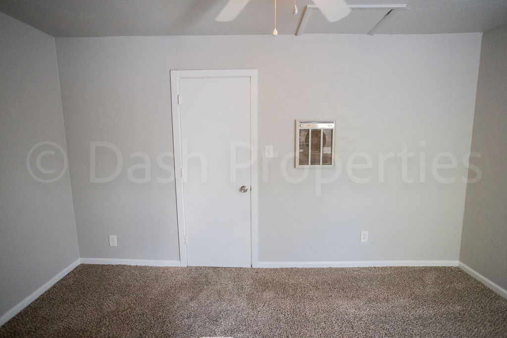 4143 E 1st Street Property Photo 25