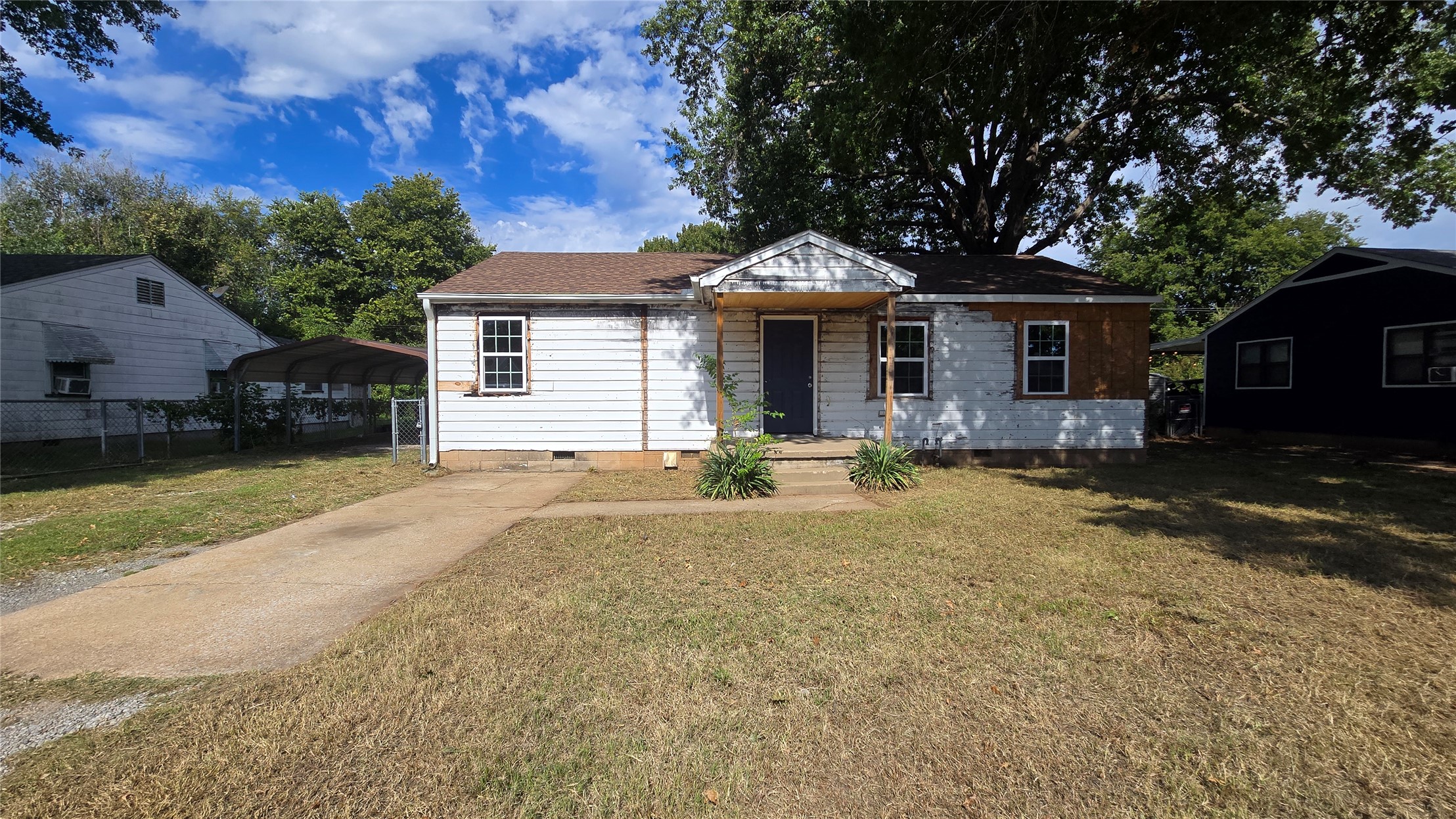 5377 W 2nd Street Property Photo 1
