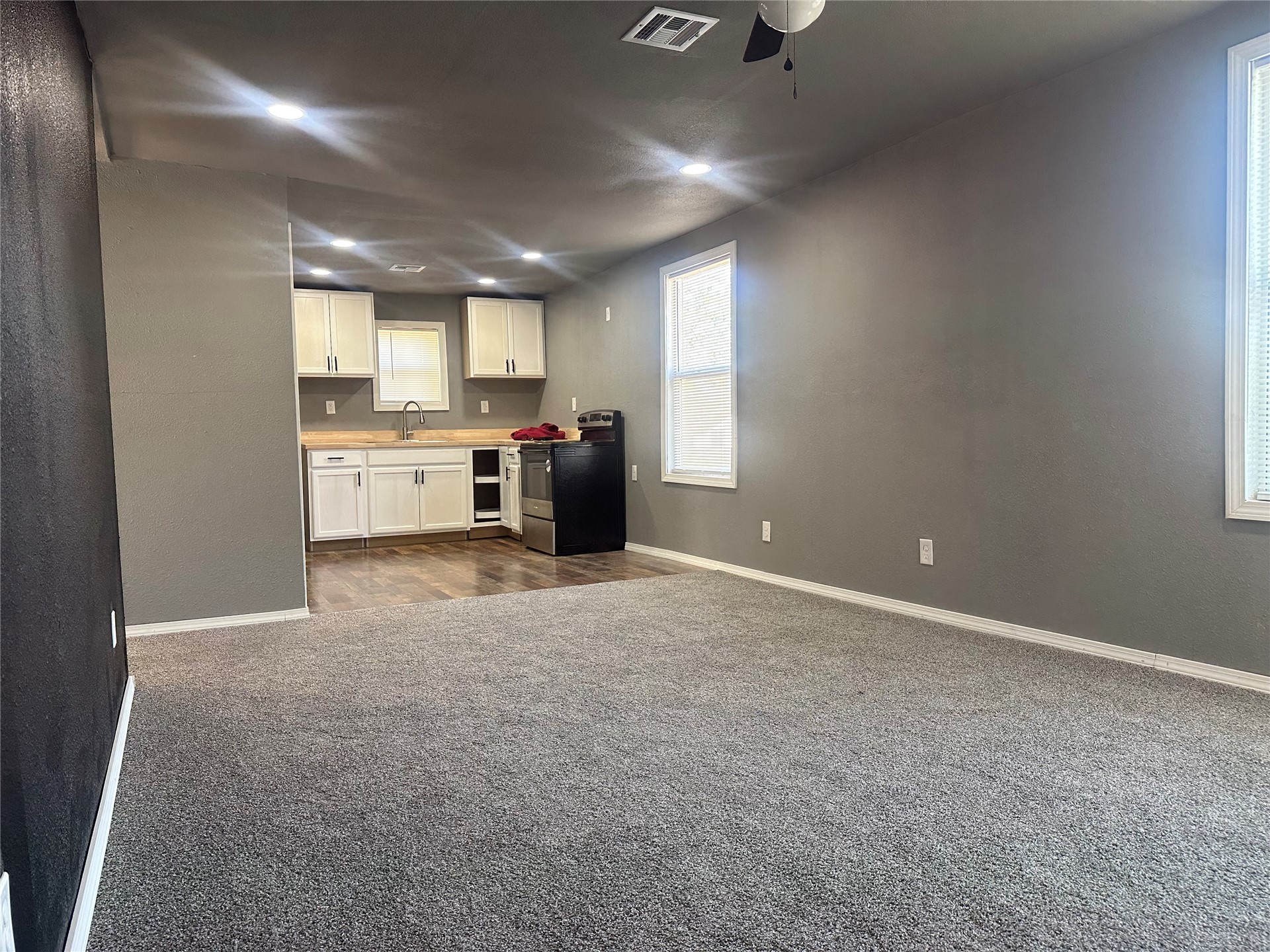 1228 E Buffalo Street Property Photo 3