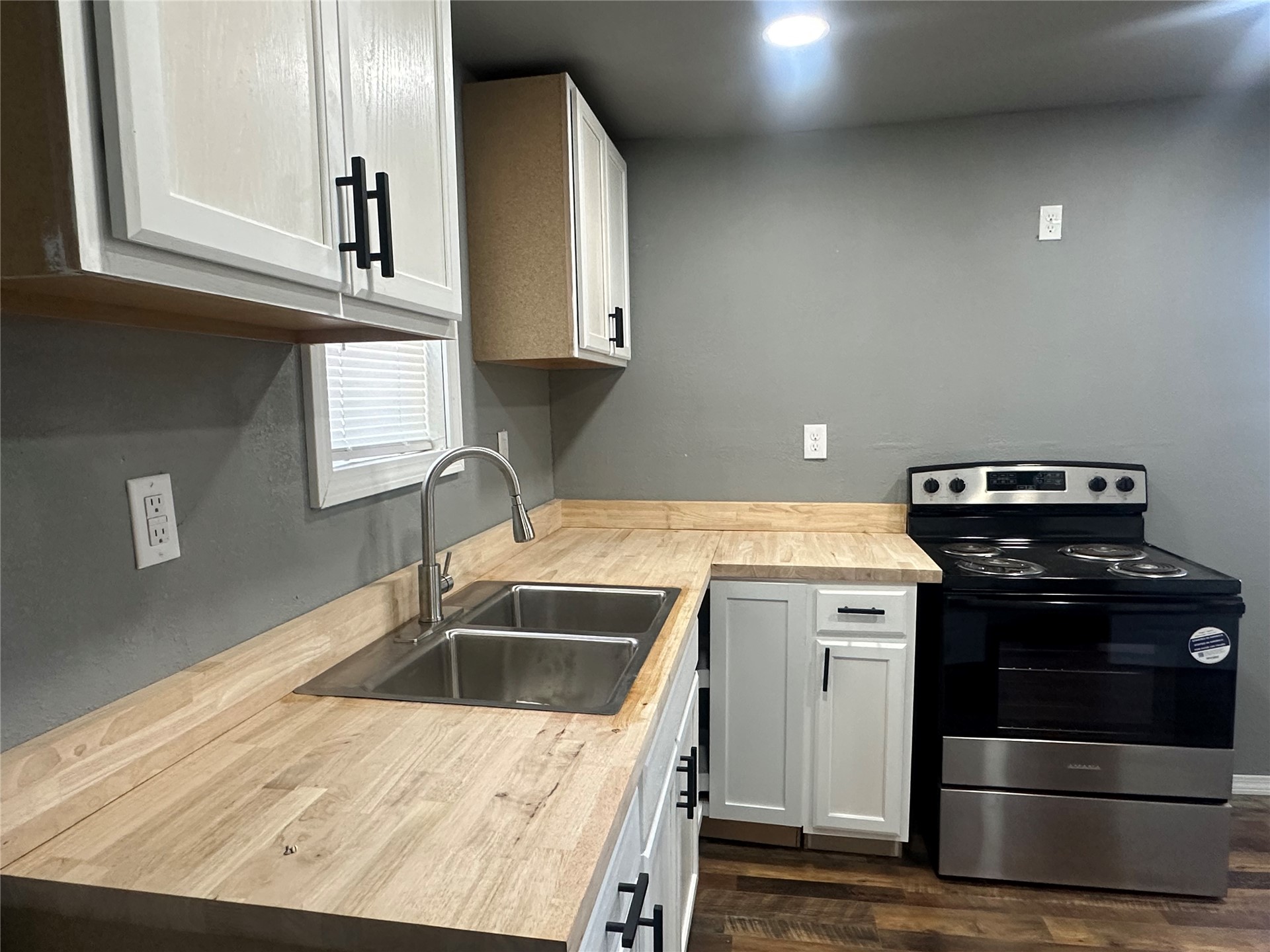 1228 E Buffalo Street Property Photo 5