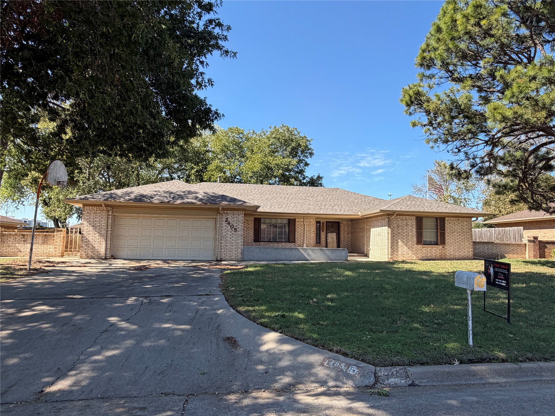 2405 W Club Road Property Photo 1