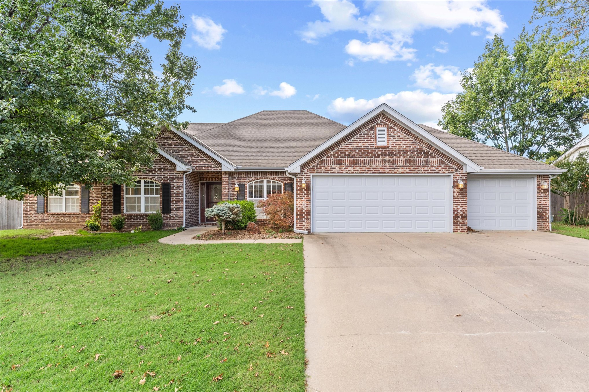 1923 Rolling Hills Drive Property Photo 1