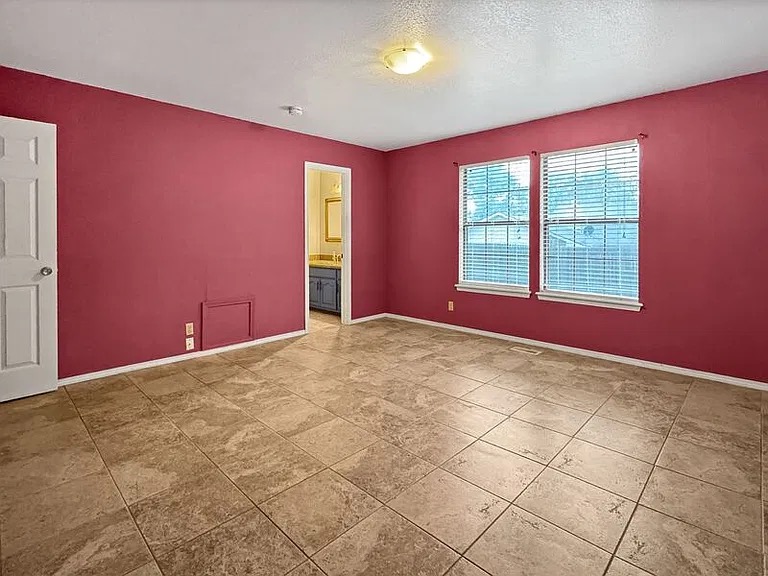 8020 S 88th East Avenue Property Photo 4
